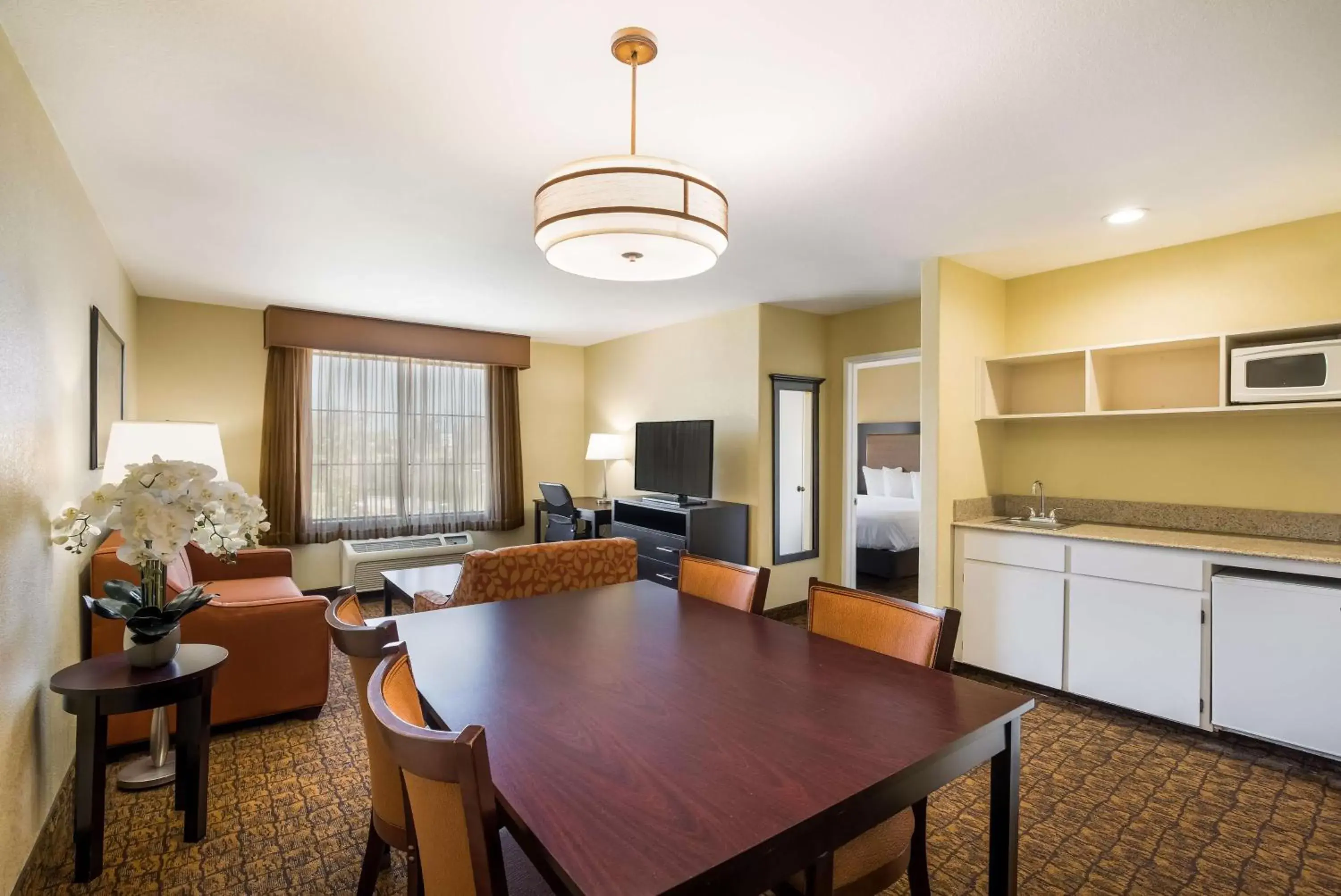 Bedroom, Dining Area in Best Western Escondido Hotel