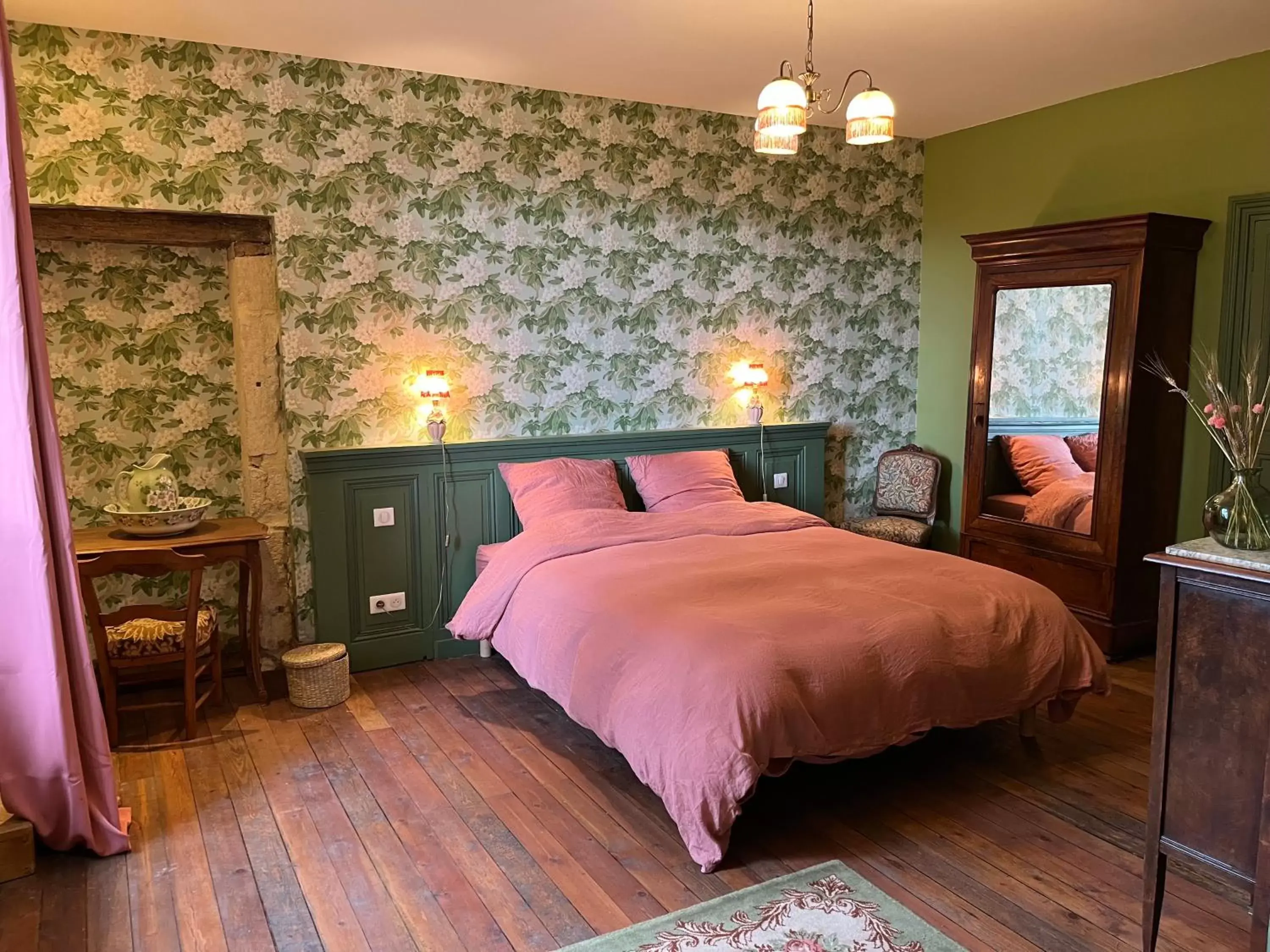Photo of the whole room, Bed in Le Clos Chalmon Chambre d'hôte