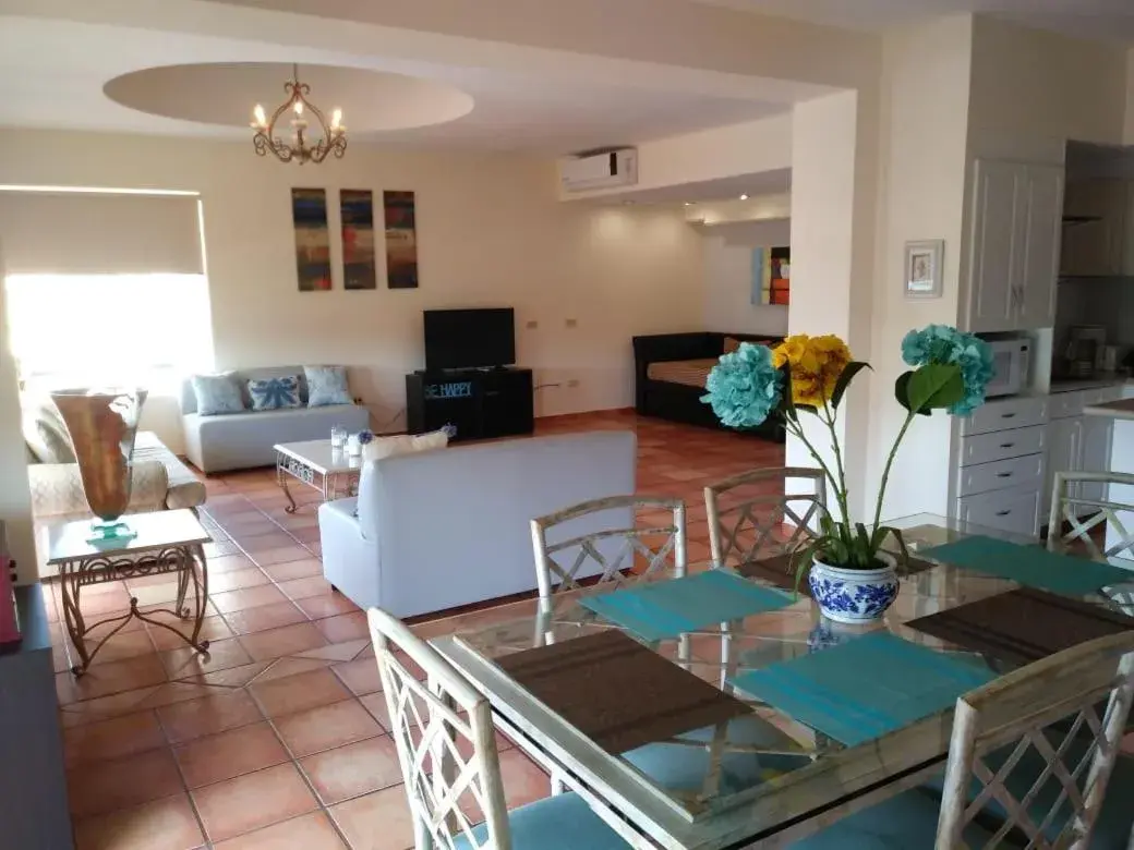 Dining Area in Suites Las Palmas