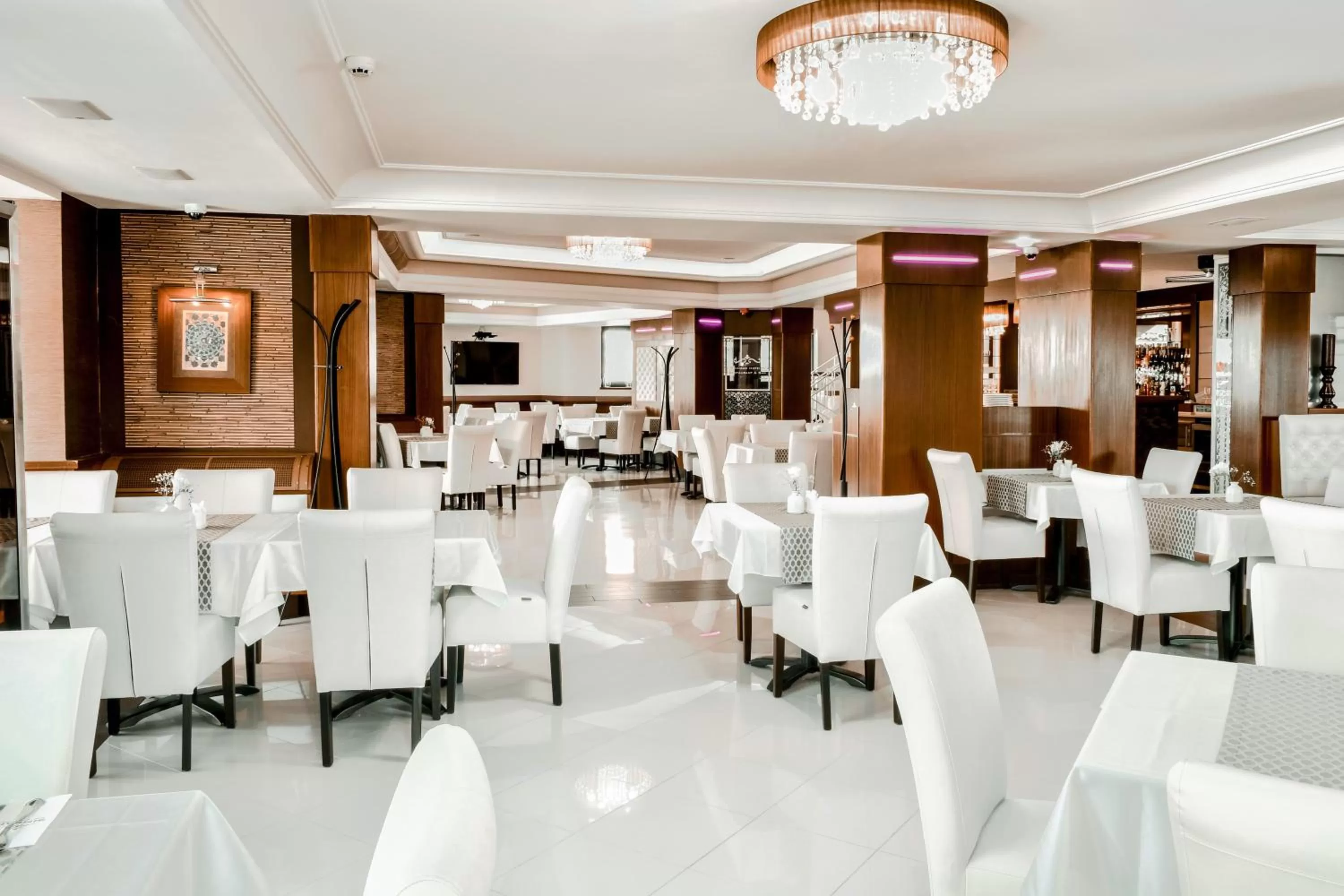 Restaurant/places to eat in Simbad Hotel & Bar Superior