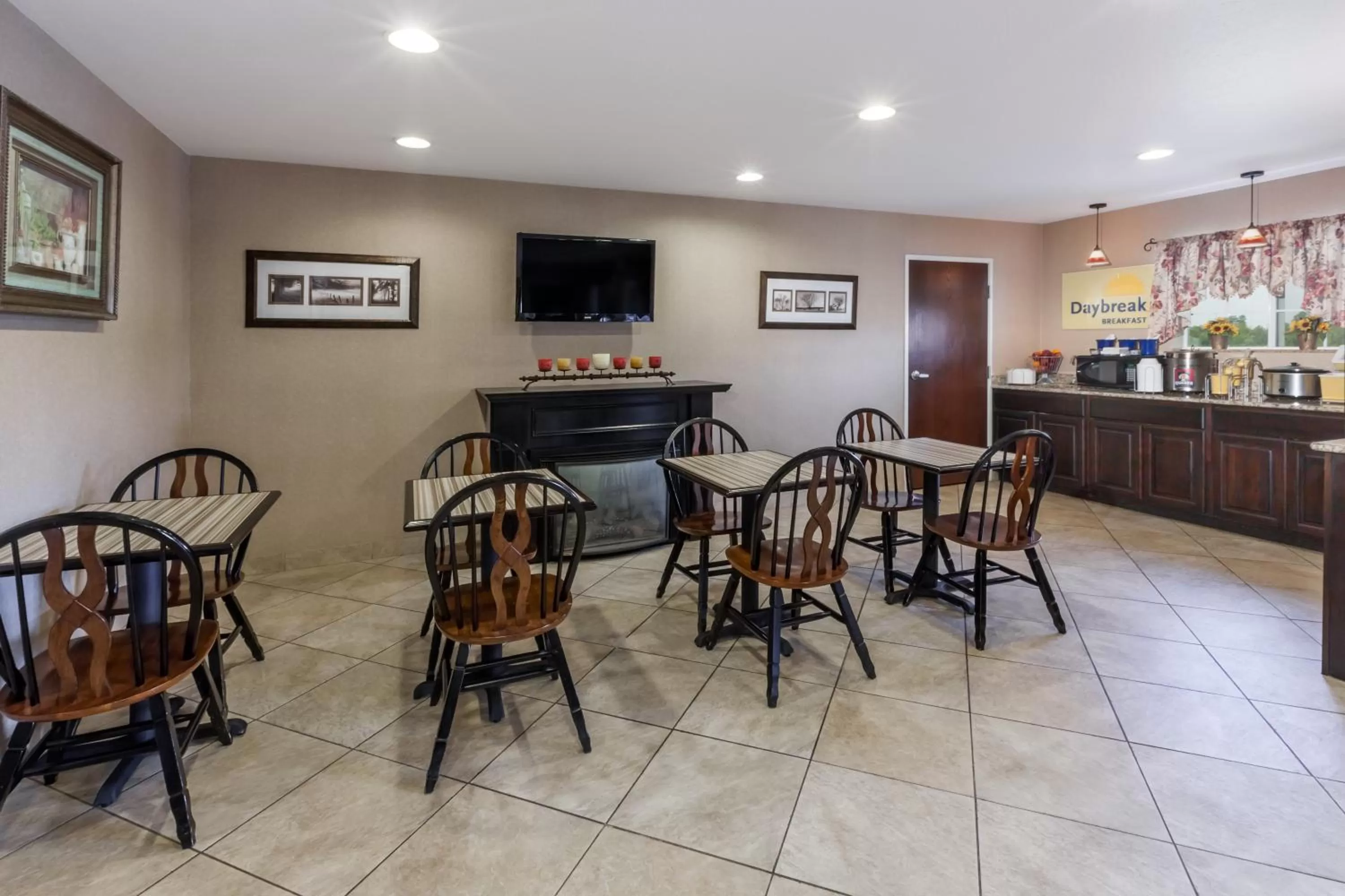 Food in Days Inn by Wyndham Central City