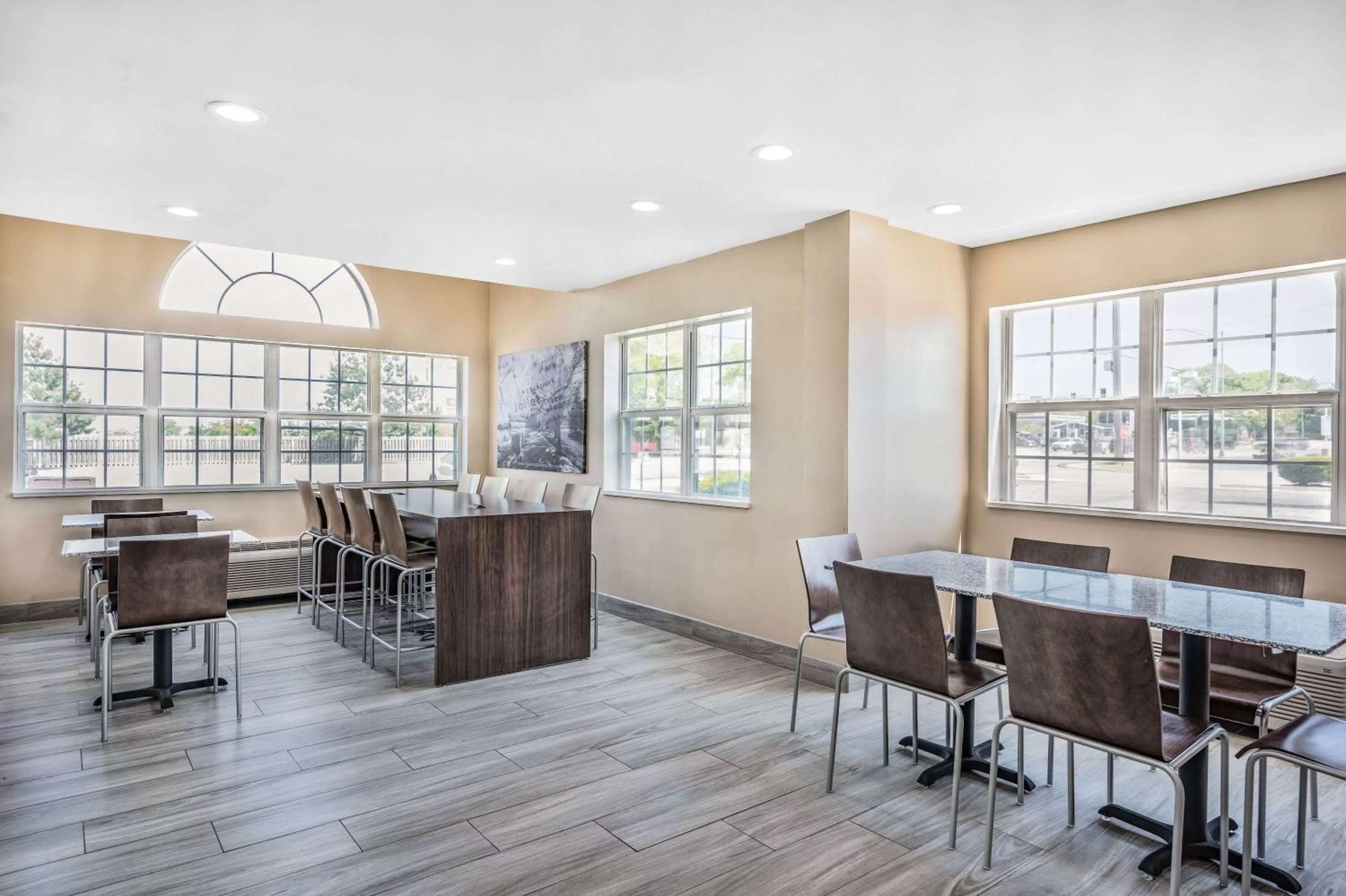 Breakfast in Super 8 by Wyndham Joliet