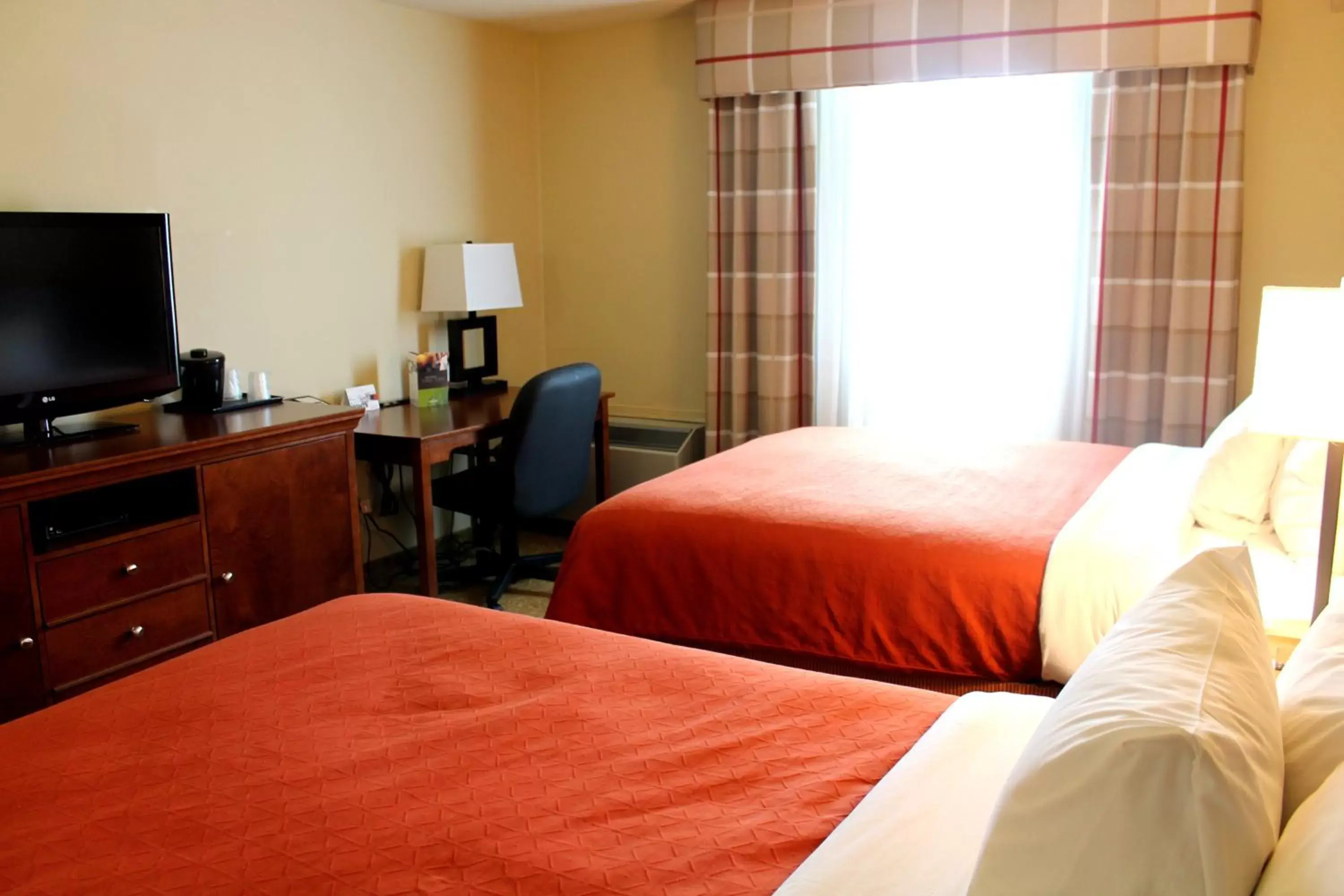 Bedroom, Bed in Country Inn & Suites by Radisson, Winnipeg, MB
