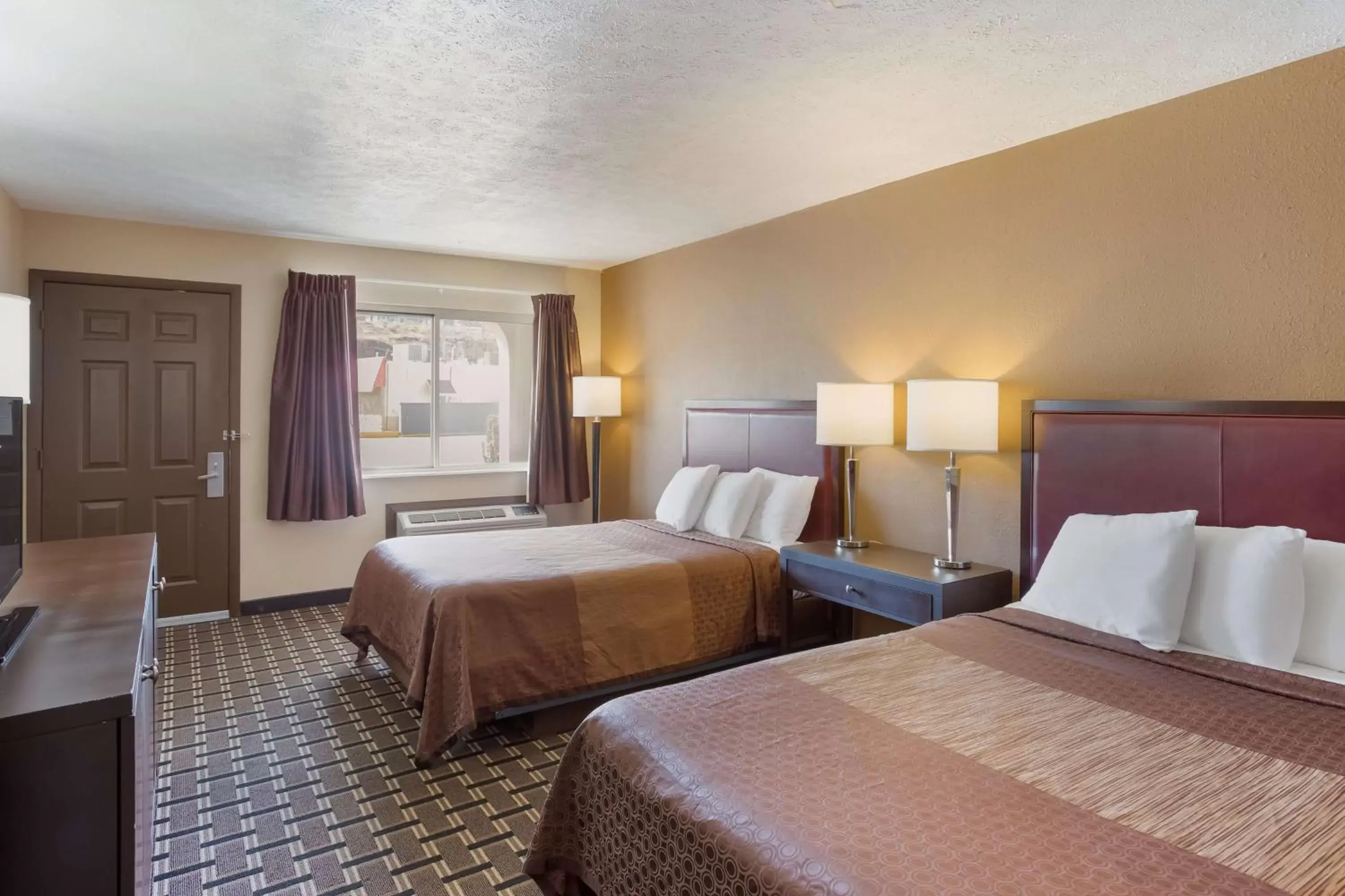Bed in SureStay Hotel by Best Western Summersville