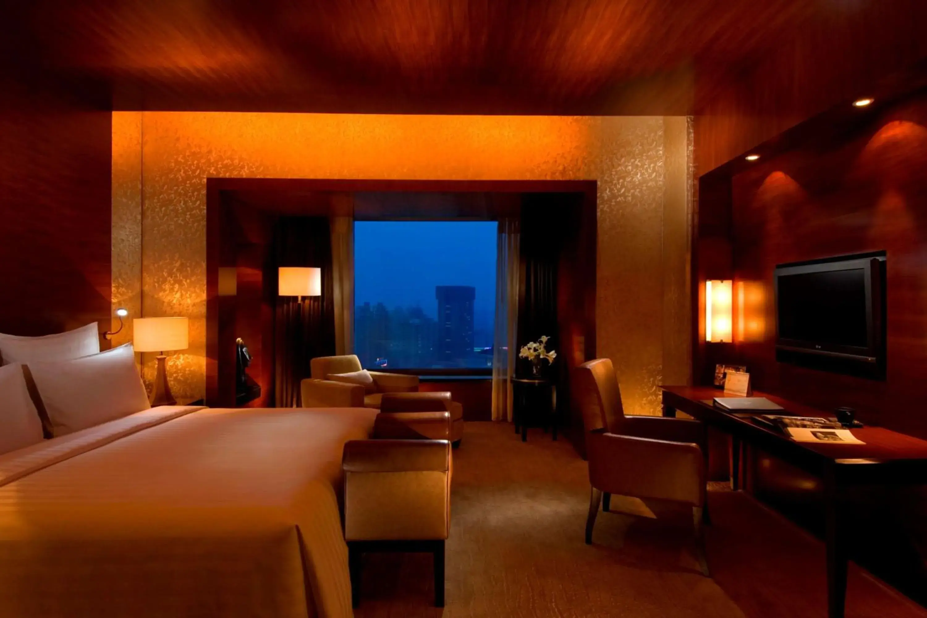 Bed, TV/Entertainment Center in Hilton Hefei