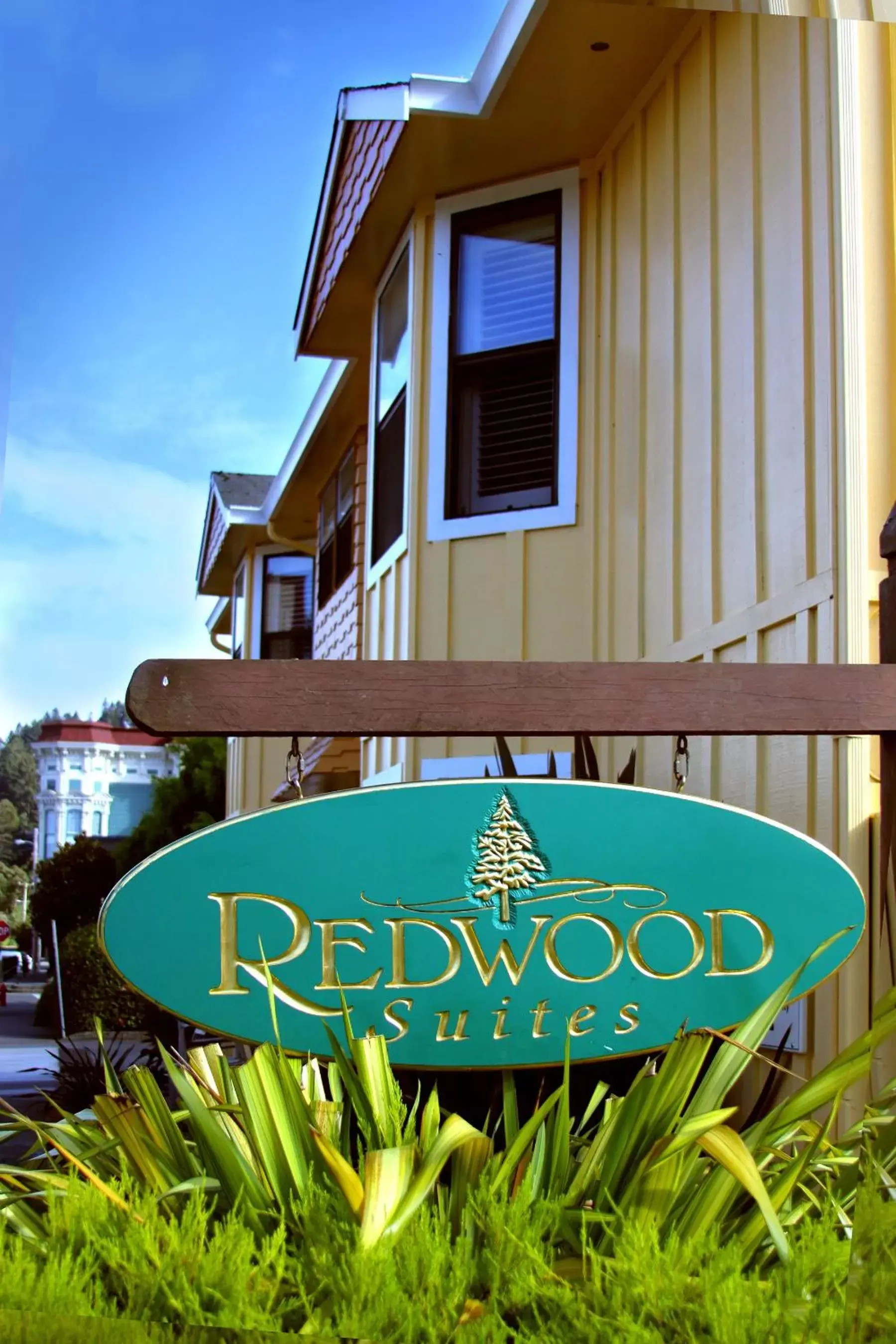 Facade/entrance, Property Building in Redwood Suites
