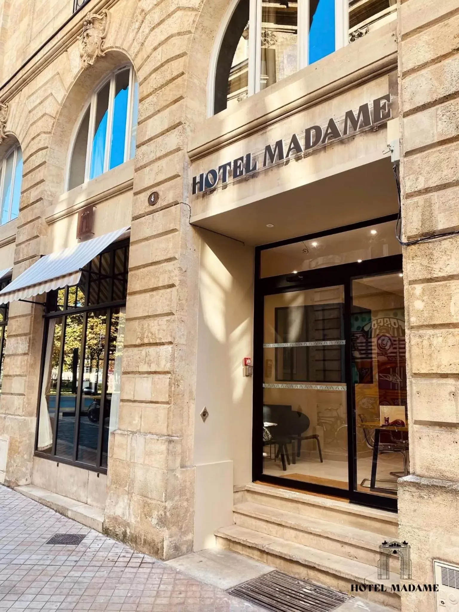 Facade/entrance in Hôtel Madame