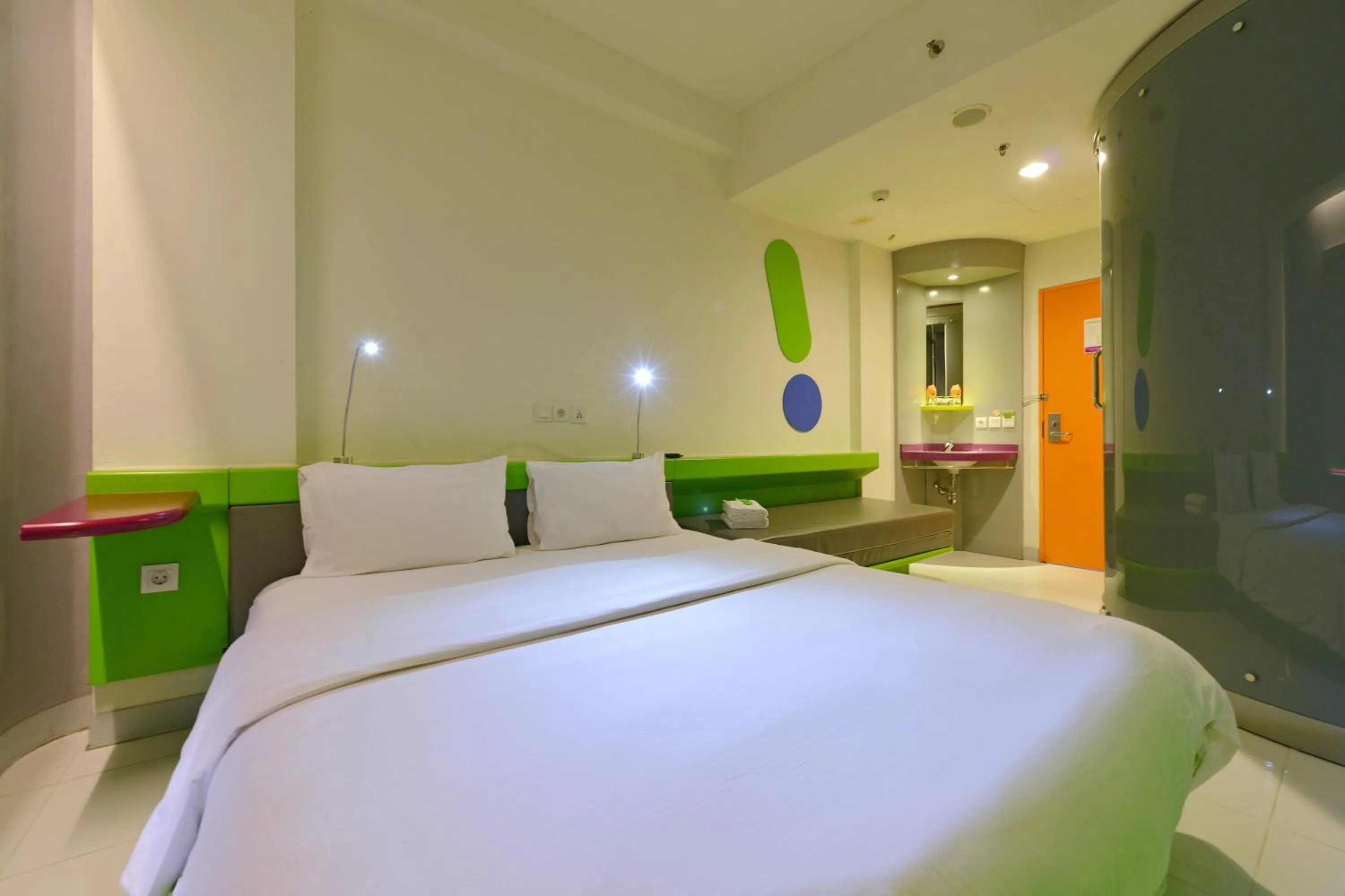 Bed in POP! Hotel BSD City Tangerang