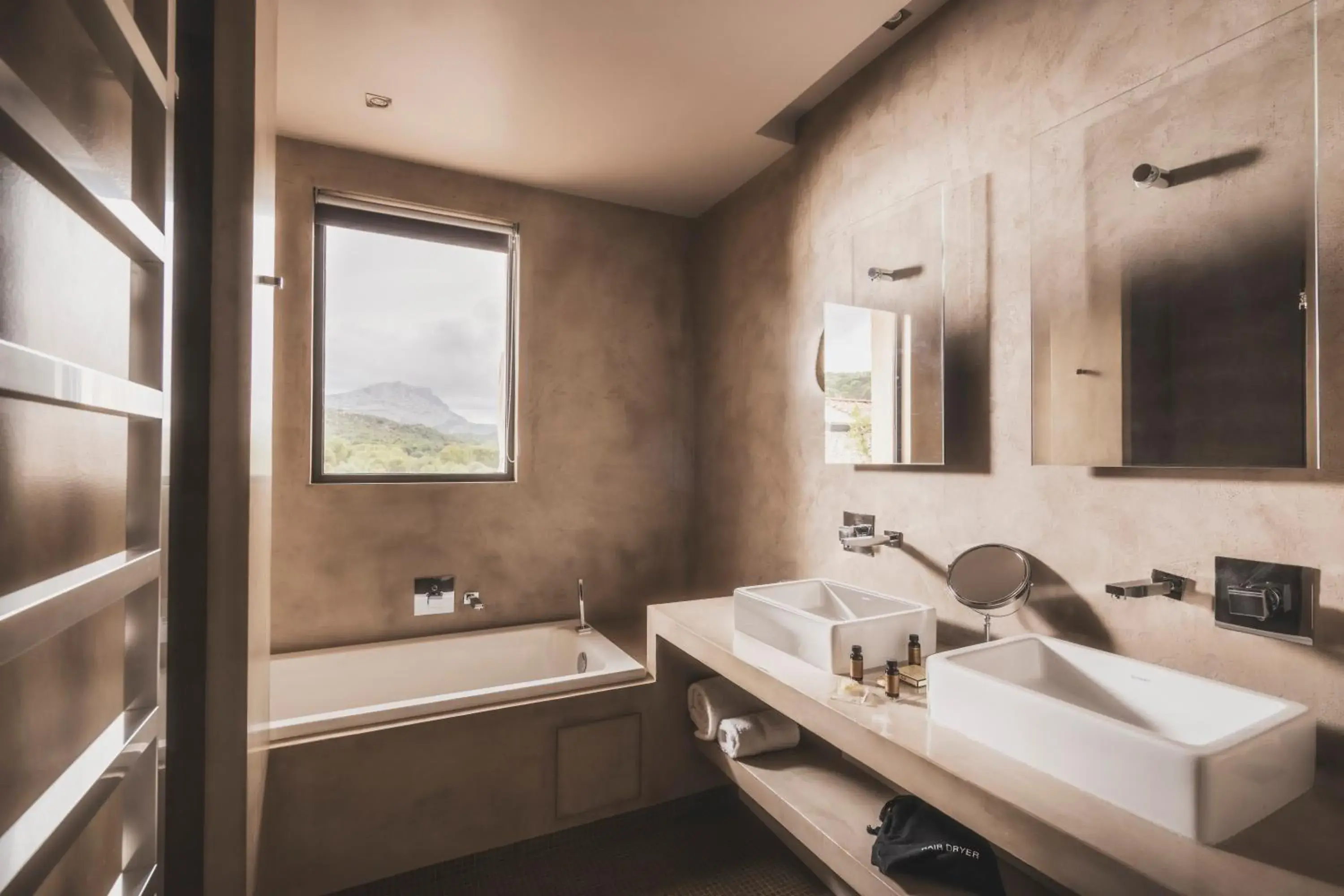 Bathroom in Les Lodges Sainte-Victoire Hotel & Spa