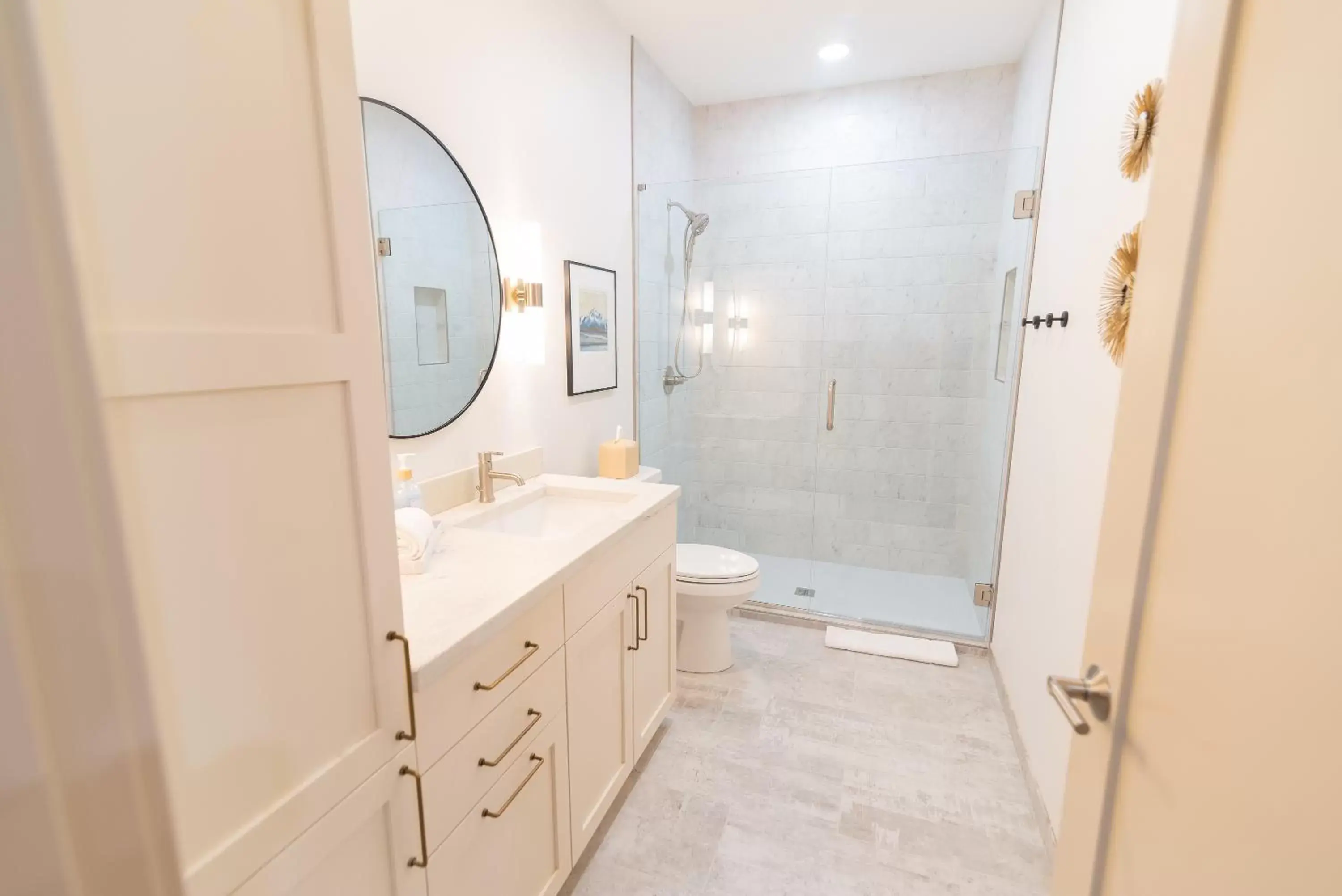 Shower, Bathroom in Colony Suites