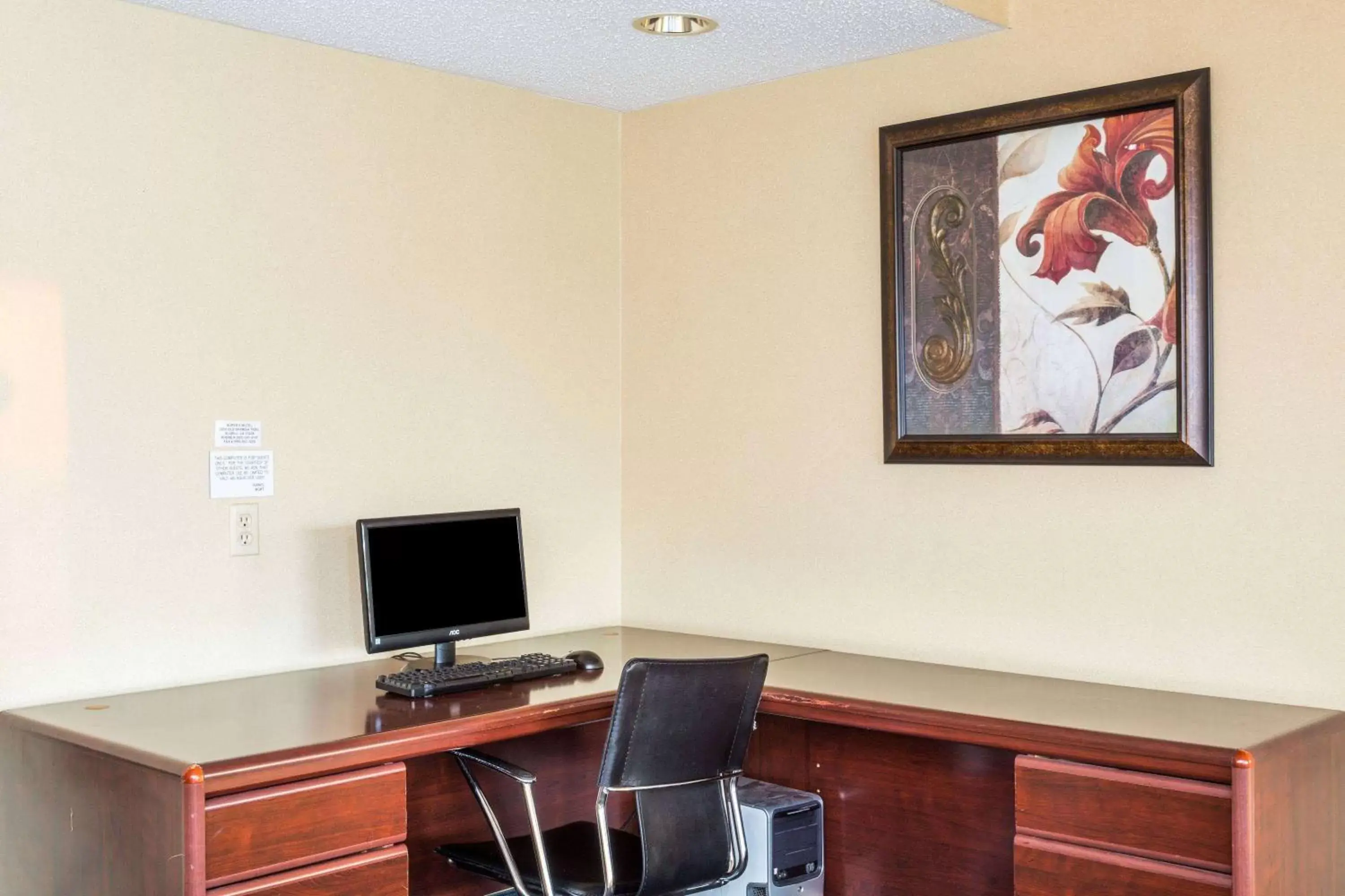 Business facilities, TV/Entertainment Center in Super 8 by Wyndham Slidell