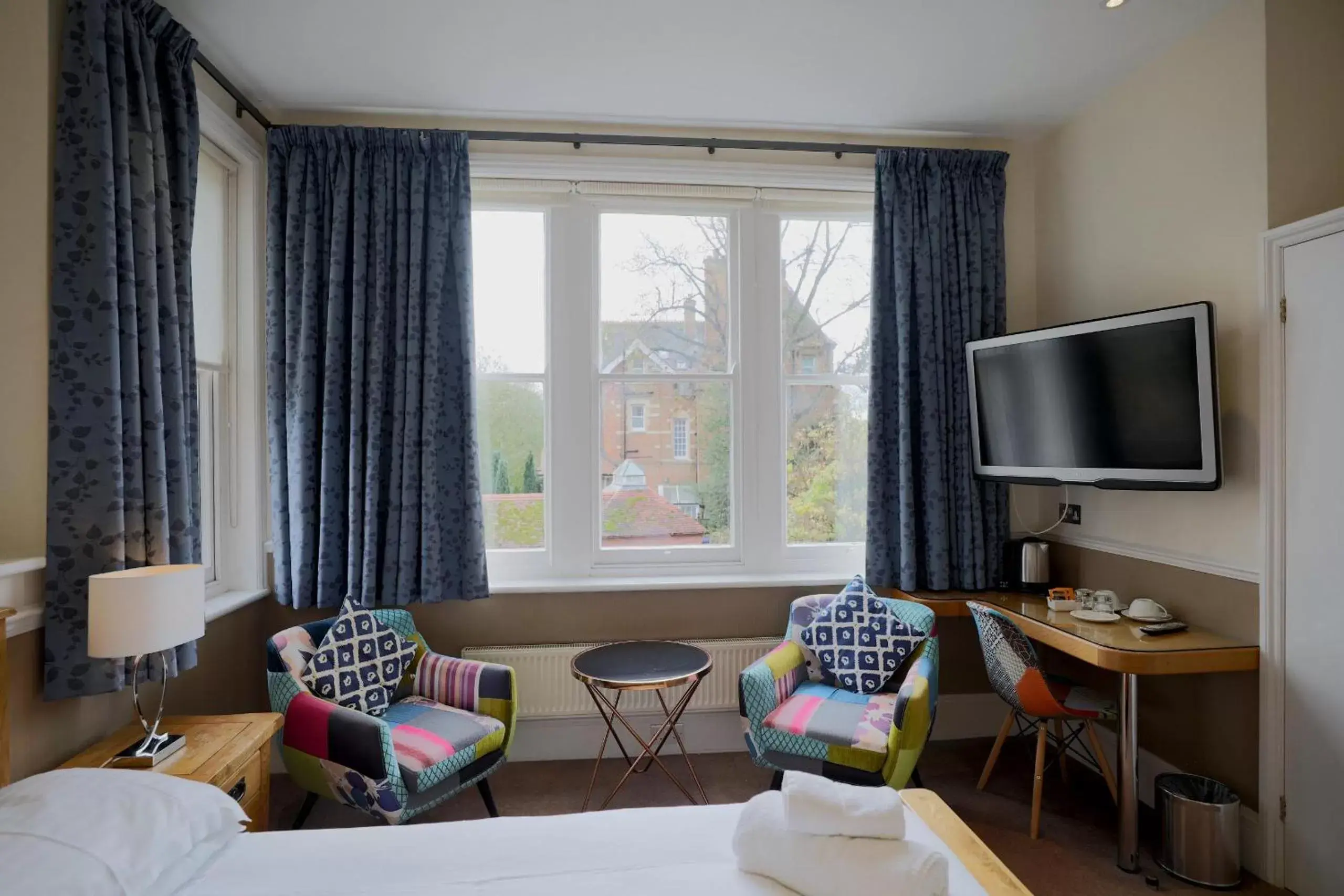 Bedroom, Seating Area in 100 Banbury Road Oxford - formerly Parklands