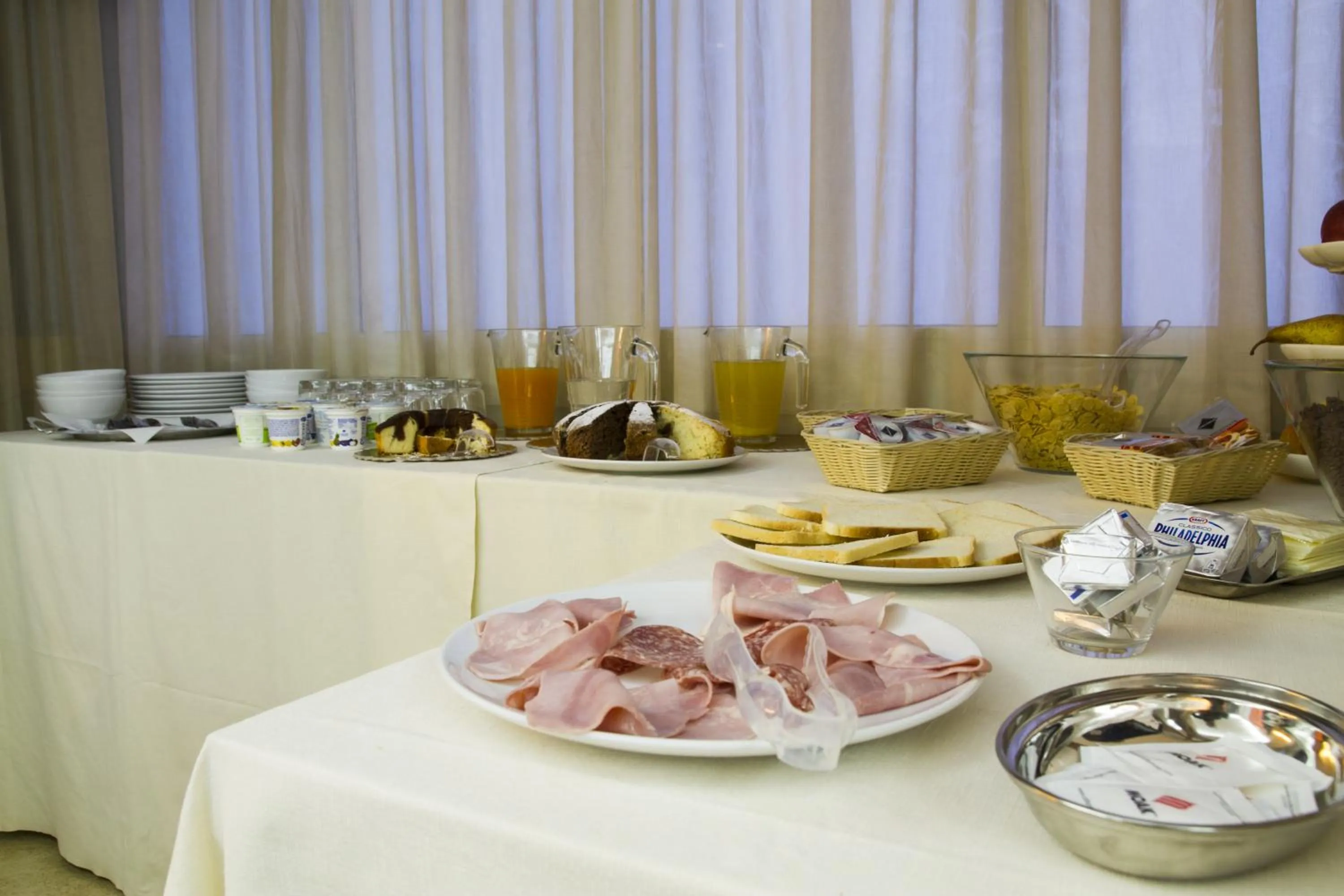 Restaurant/places to eat in Hotel Catania Town