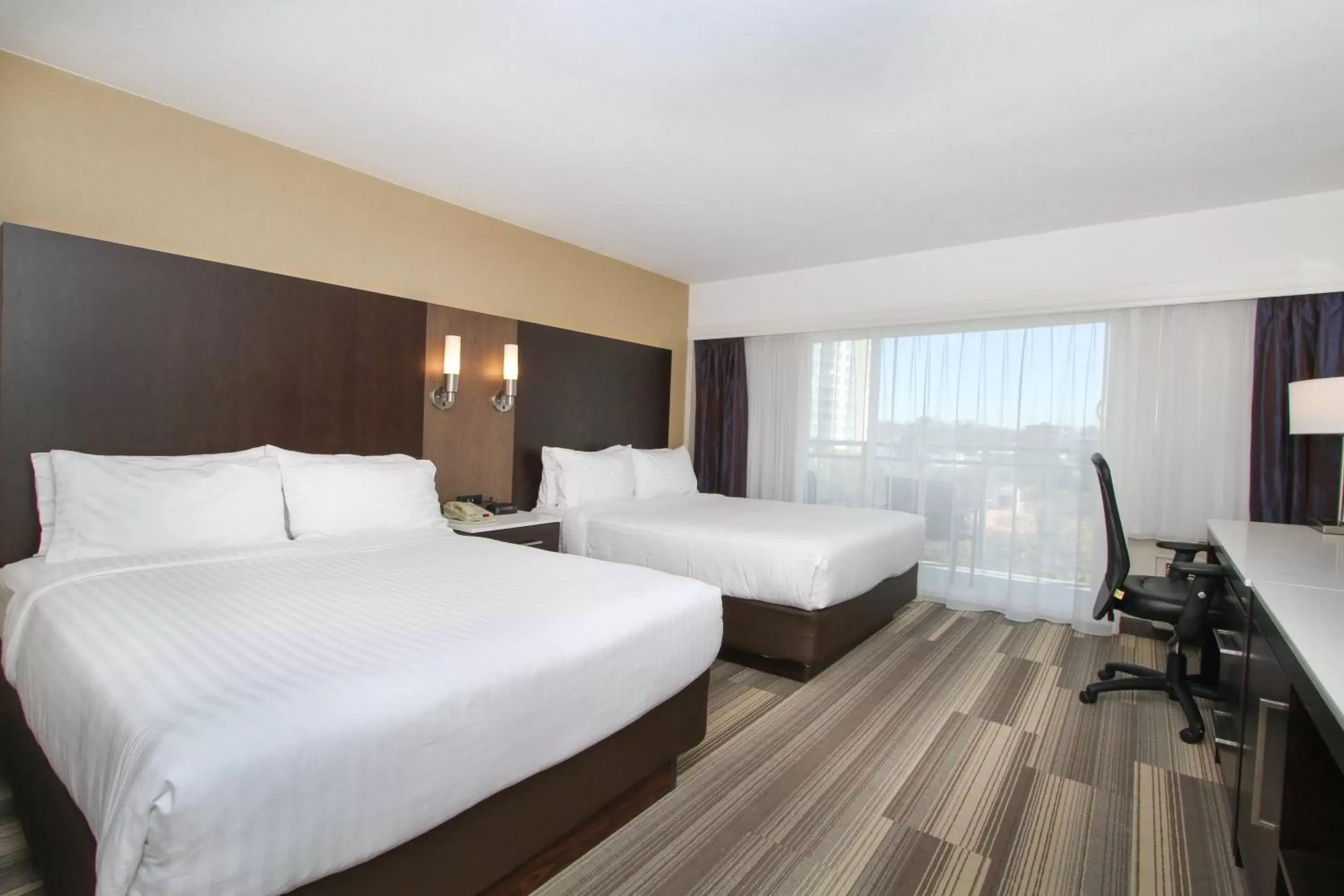 Photo of the whole room, Bed in Holiday Inn Express - Downtown San Diego, an IHG Hotel