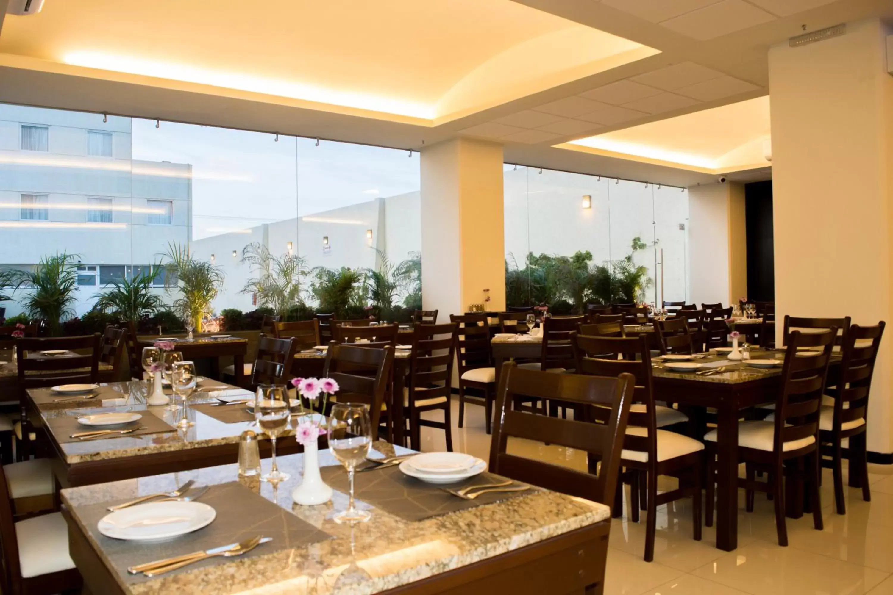 Restaurant/places to eat in Crown Victoria Hotel Restaurant/places to eat in Crown Victoria Hotel