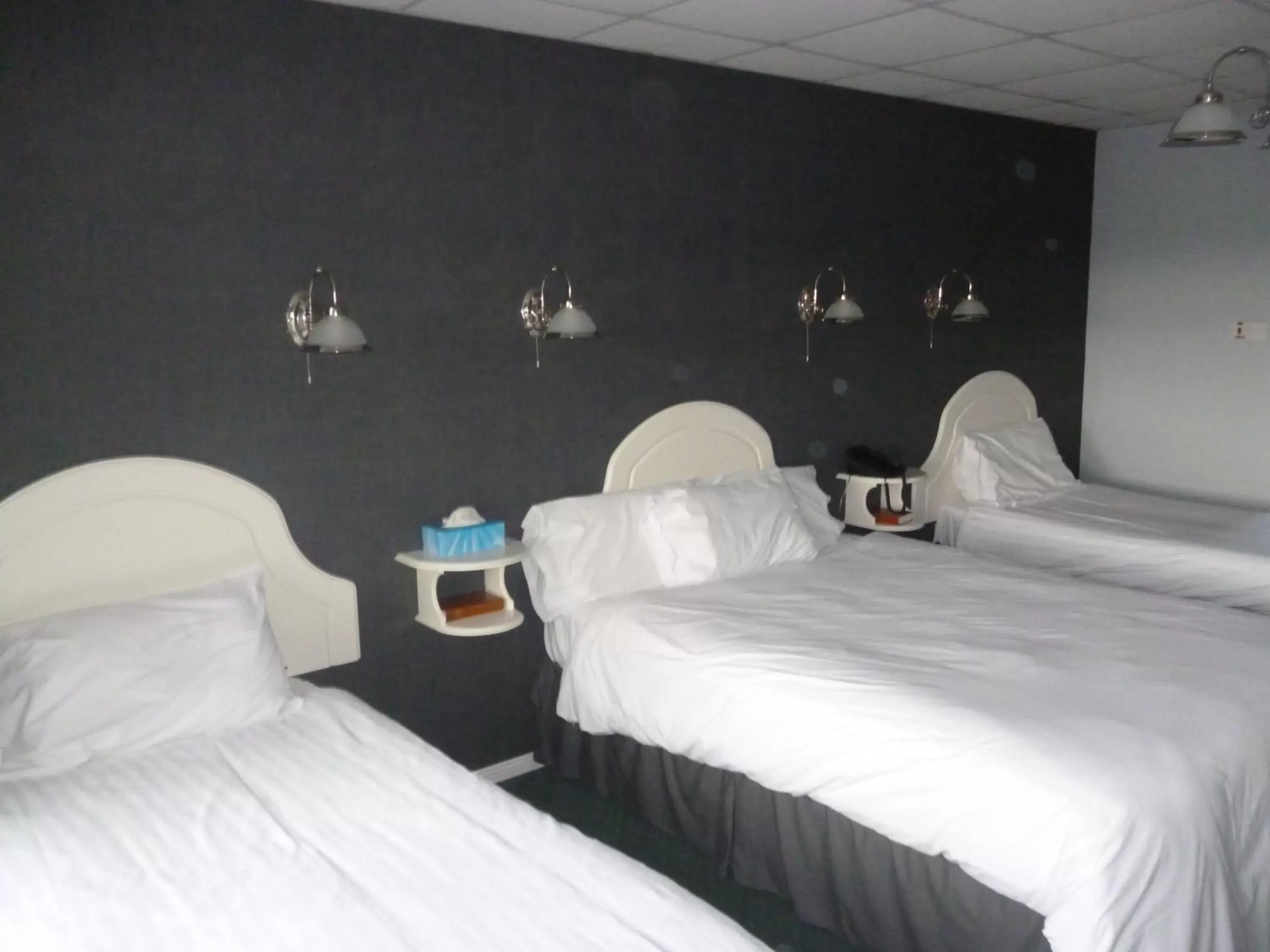 Photo of the whole room, Bed in 5 Corners Guest Inn