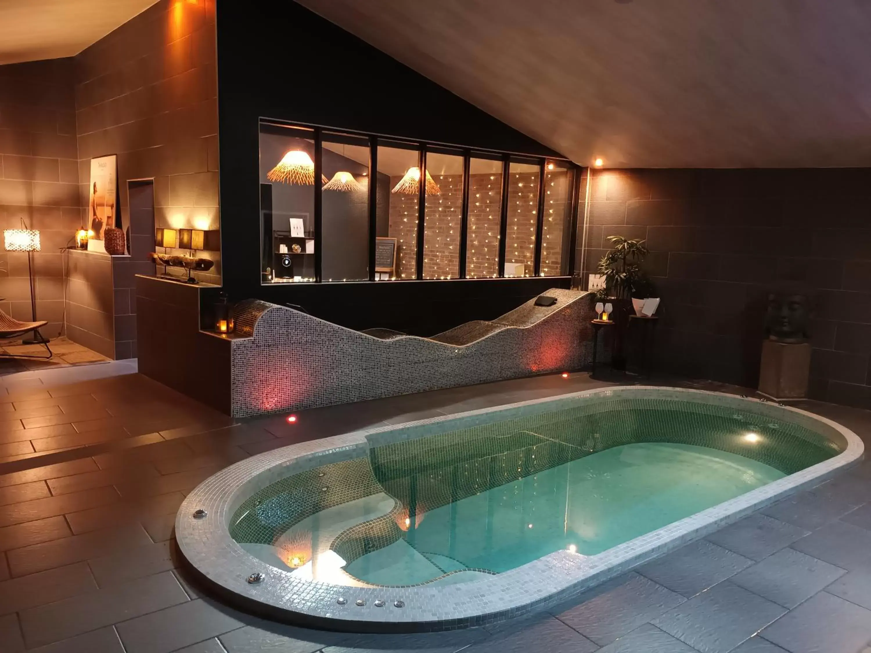 Hot Tub, Swimming Pool in Hôtel Ancre Marine & Spa Thalgo ***