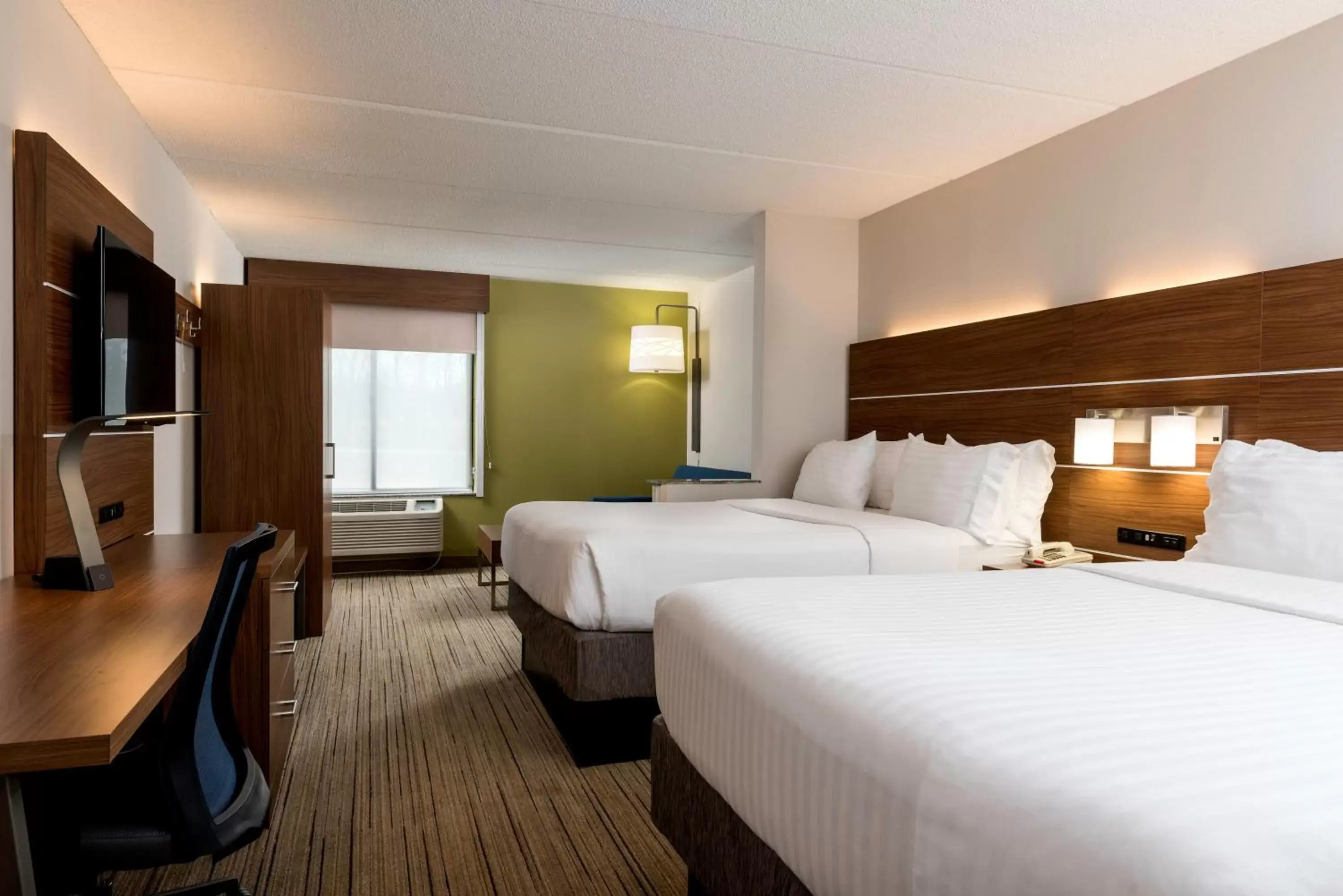 Photo of the whole room, Bed in Holiday Inn Express Hotel & Suites Charlotte Airport-Belmont, an IHG Hotel