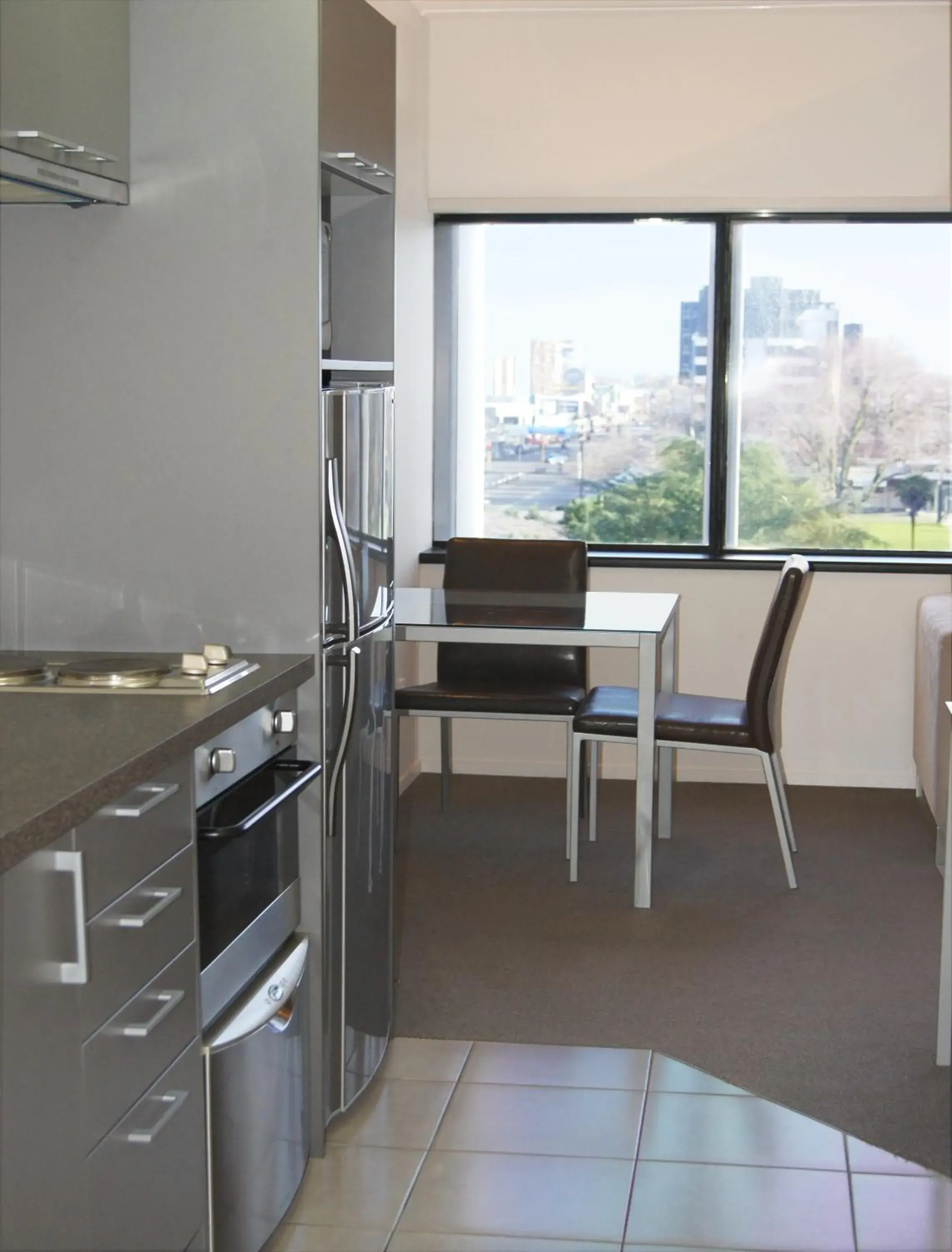 Kitchen or kitchenette, Seating Area in Quality Suites Central Square