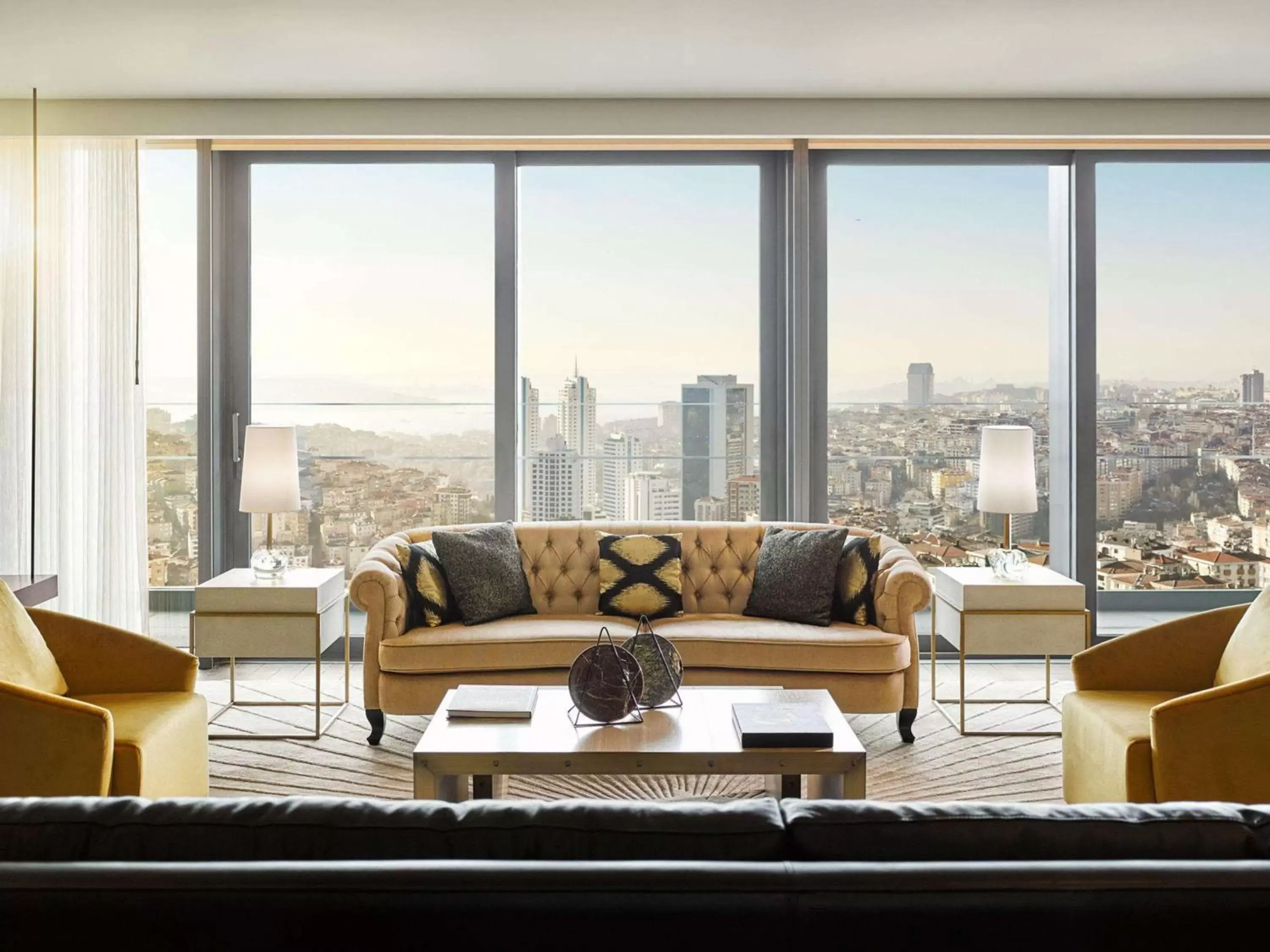 Living room in Fairmont Quasar Istanbul Hotel