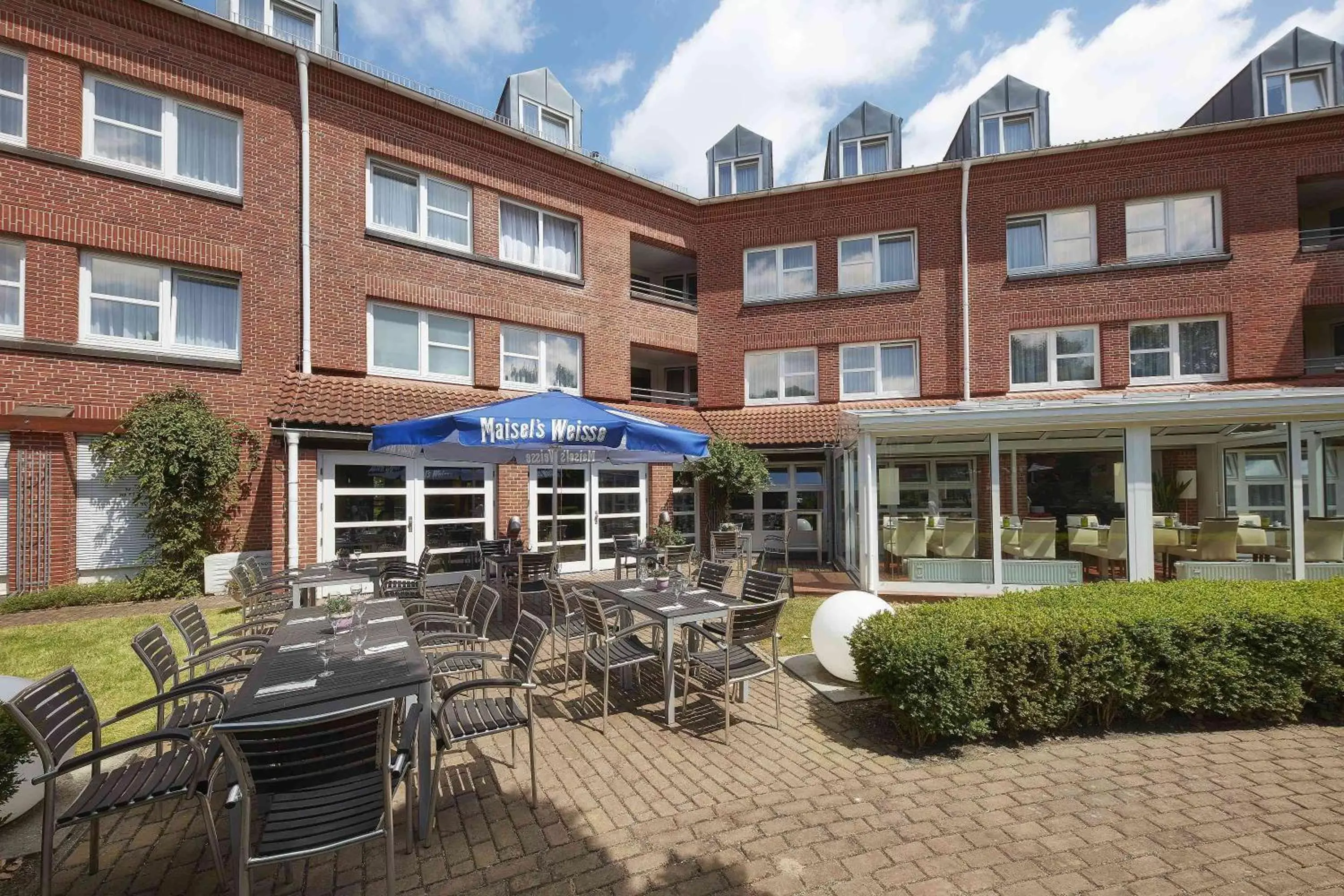 Restaurant/places to eat, Property Building in GHOTEL hotel & living Kiel