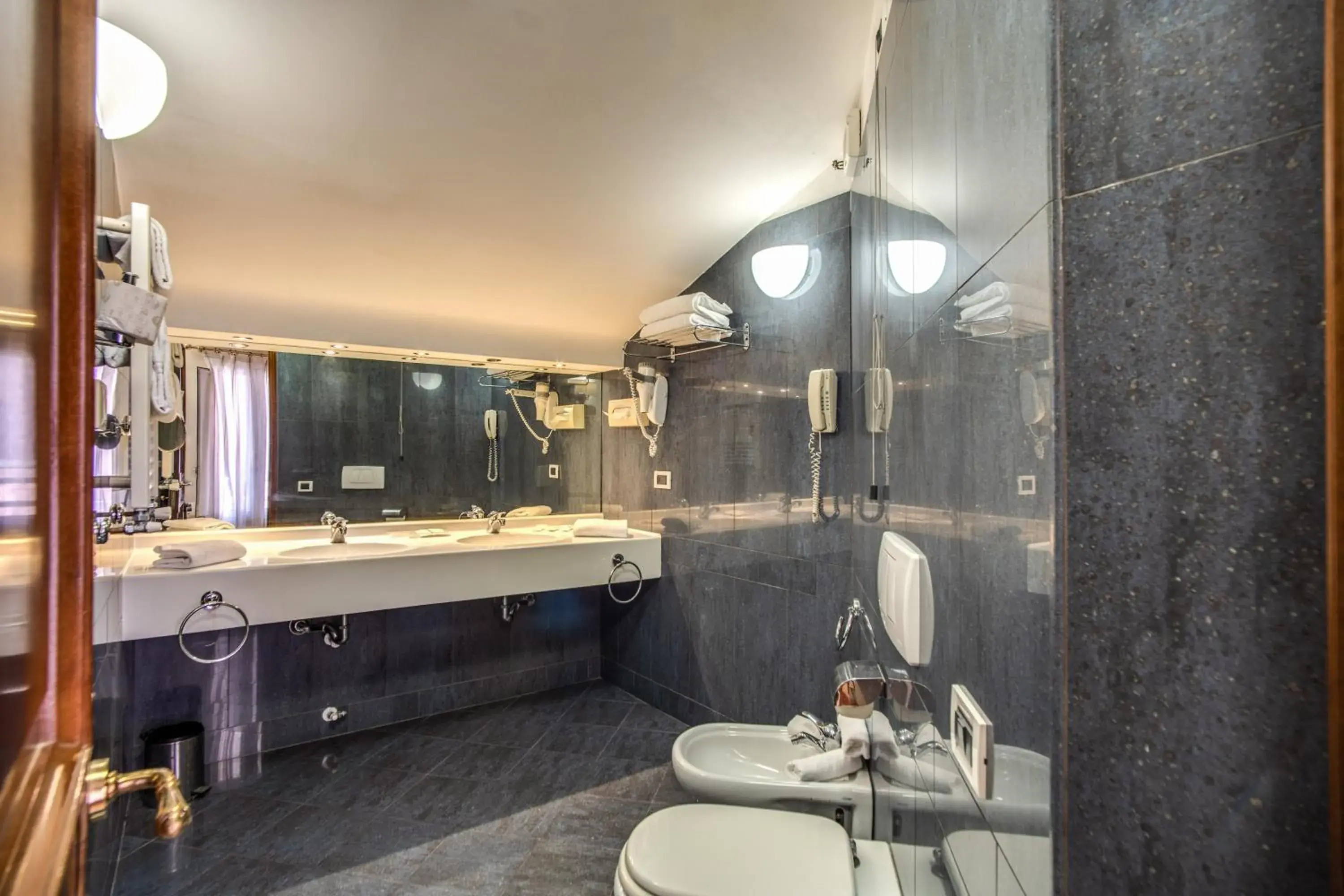 Bathroom in Hotel Della Torre Argentina