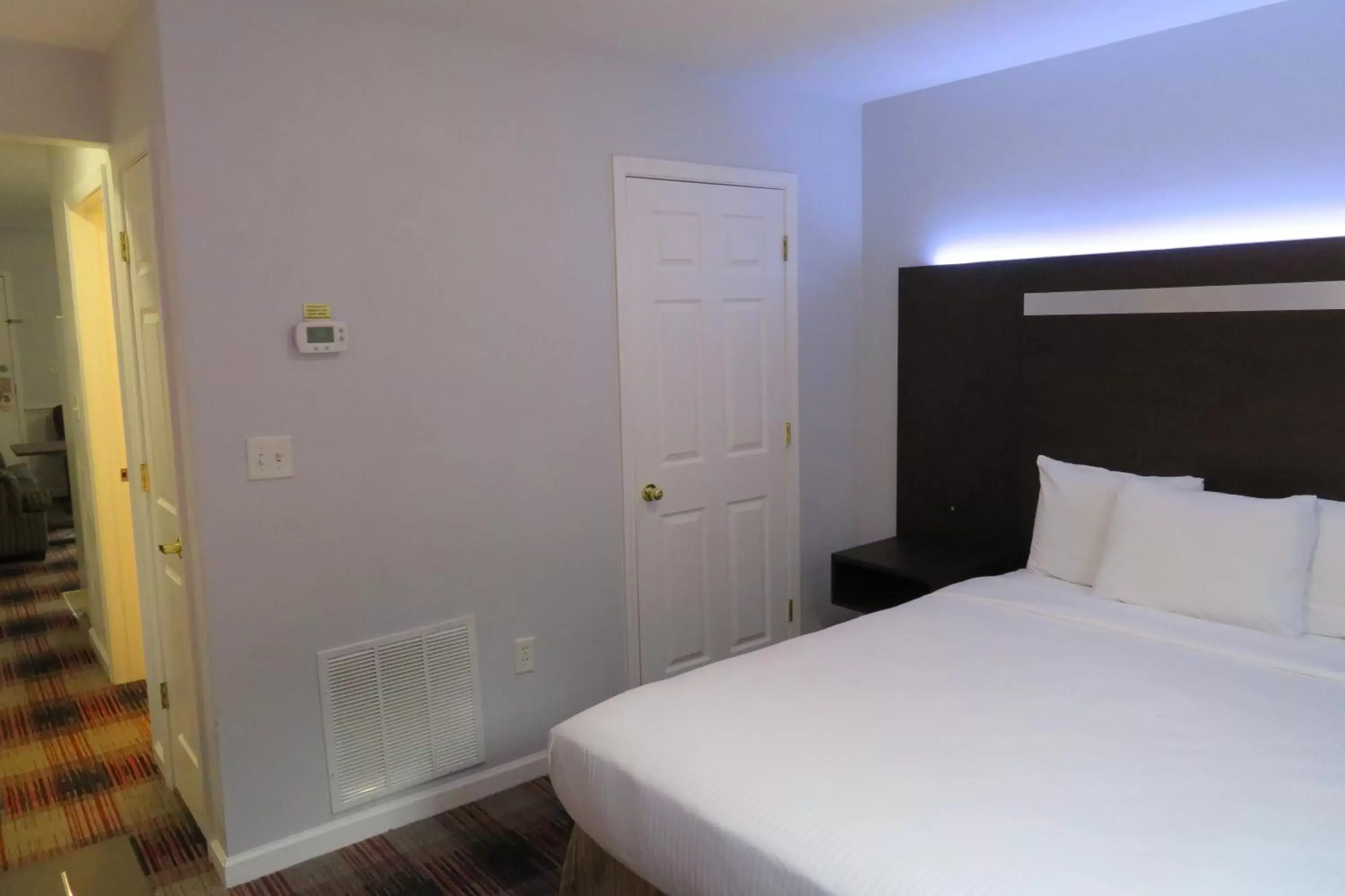 Bed in Luxbury Inn & Suites