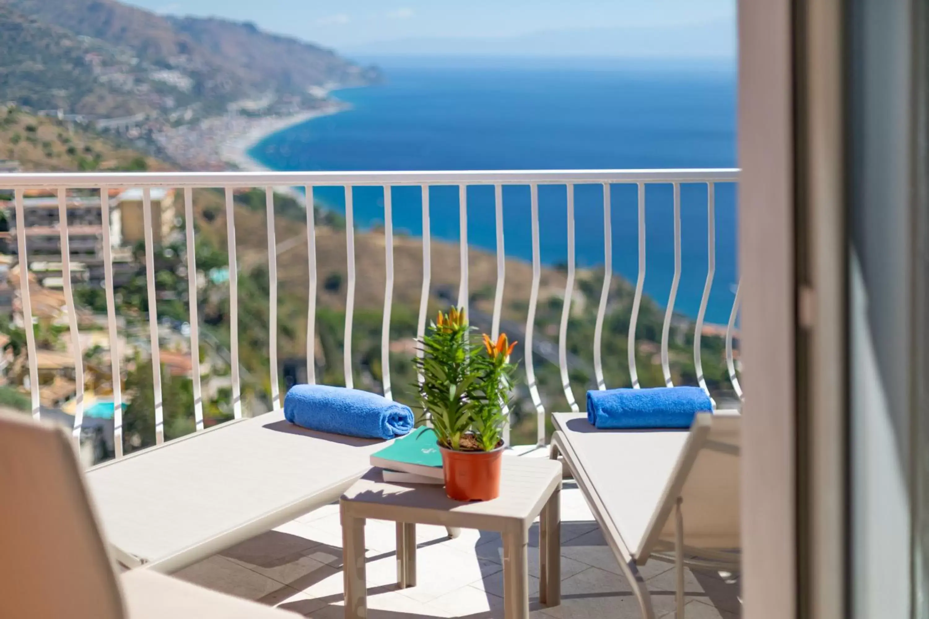 Photo of the whole room, Balcony/Terrace in Splendid Hotel Taormina