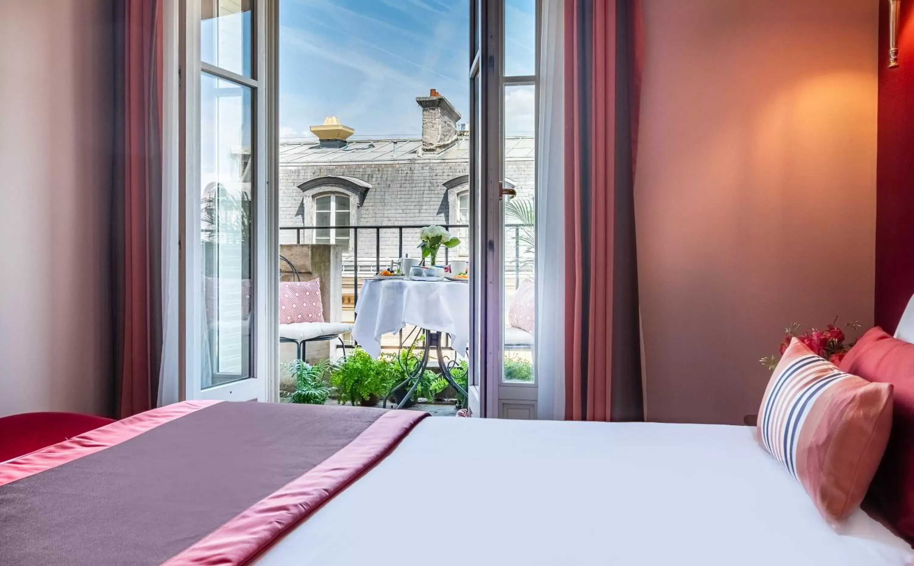 Balcony/Terrace, Nearby Landmark in Hotel Trianon Rive Gauche