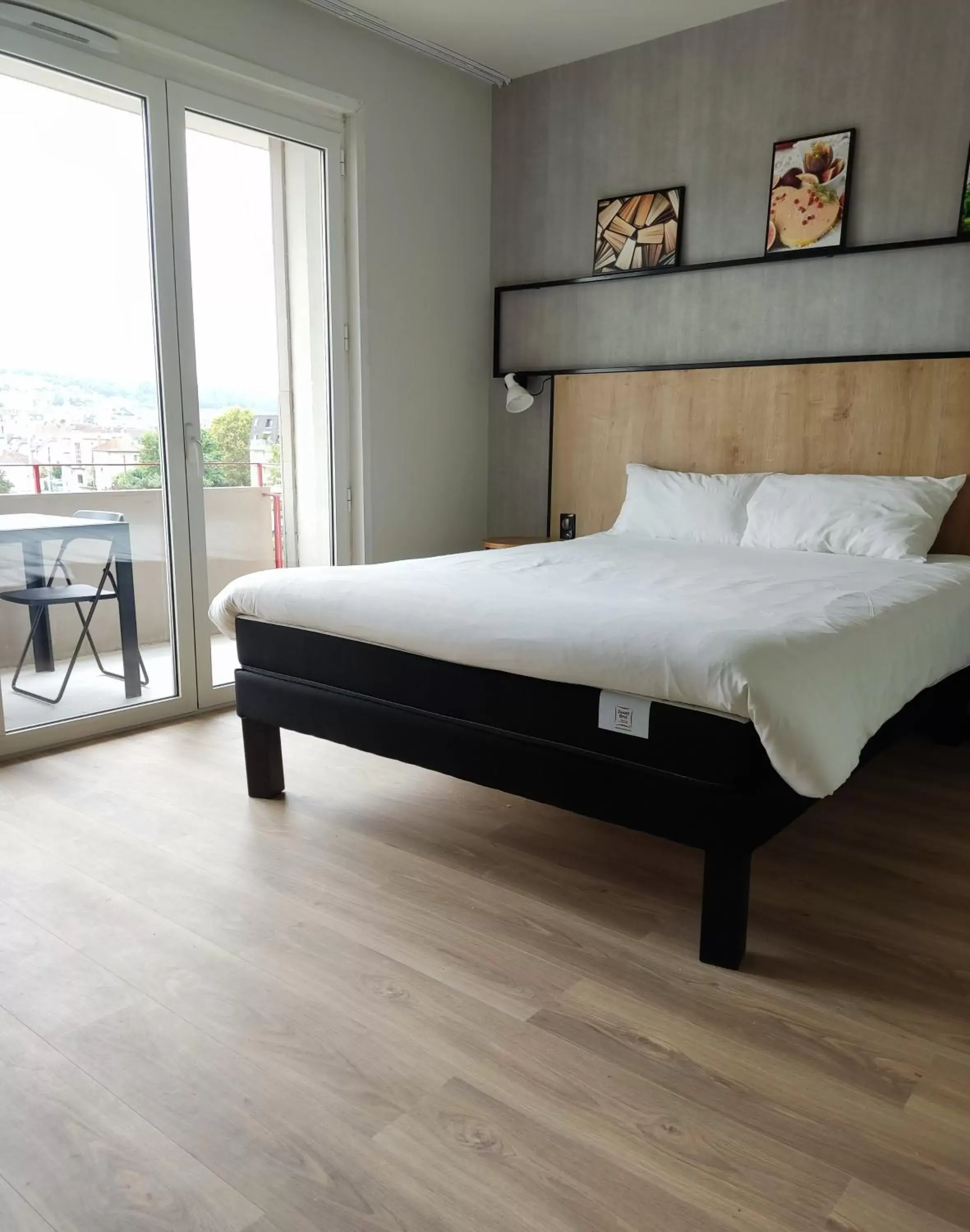 Bed in Ibis Brive Centre