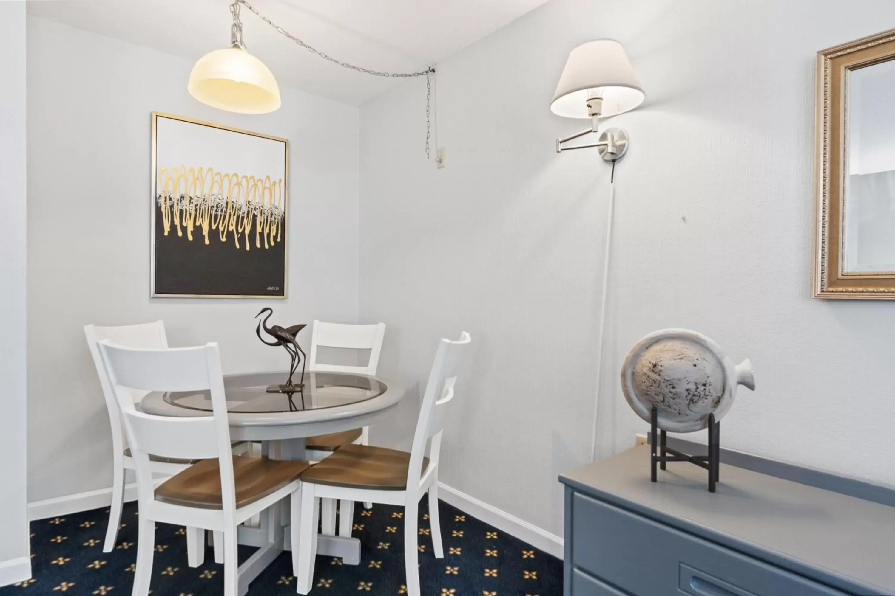 Dining Area in The Niantic Inn