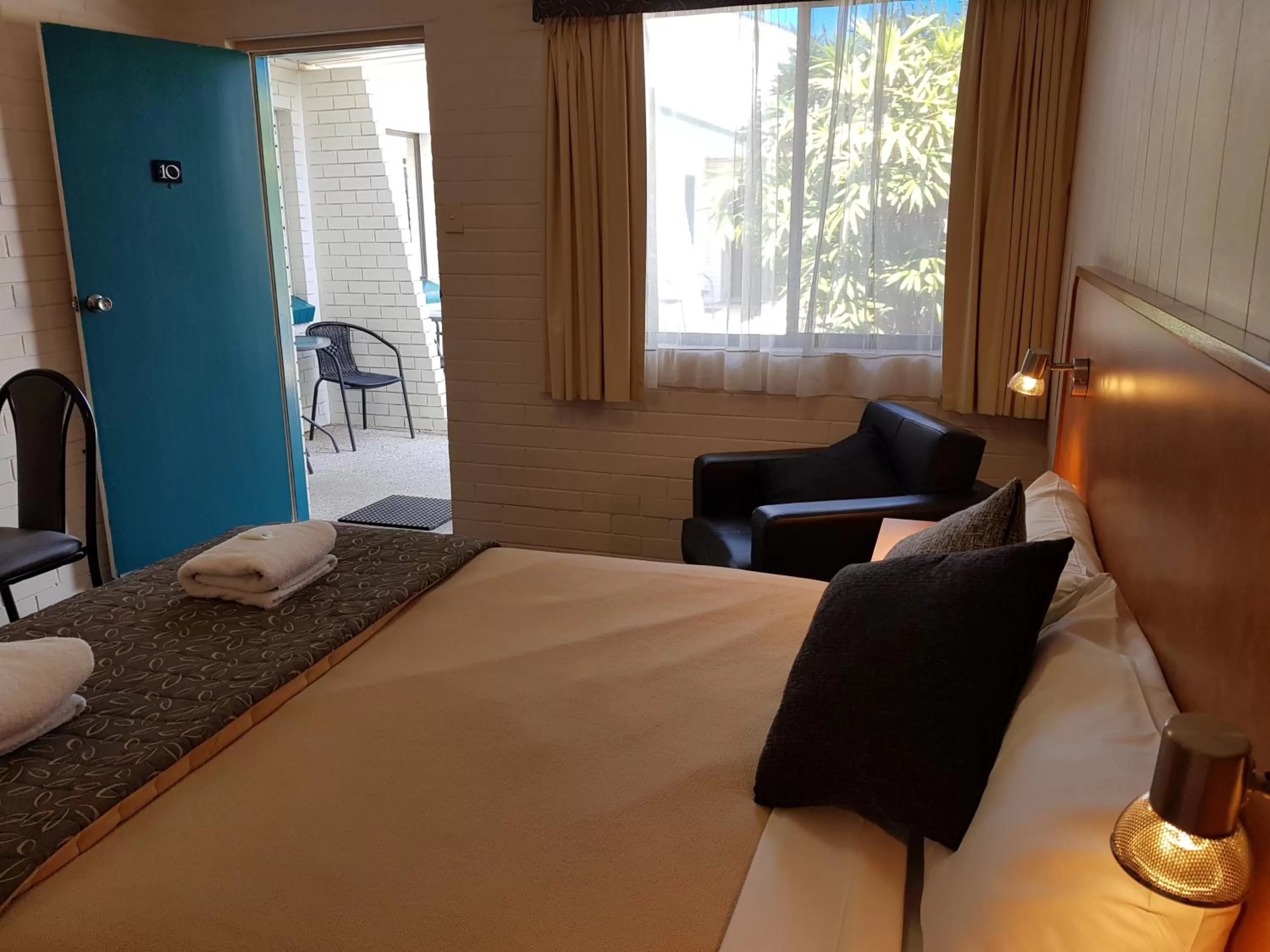 Bed in Peppercorn Motel