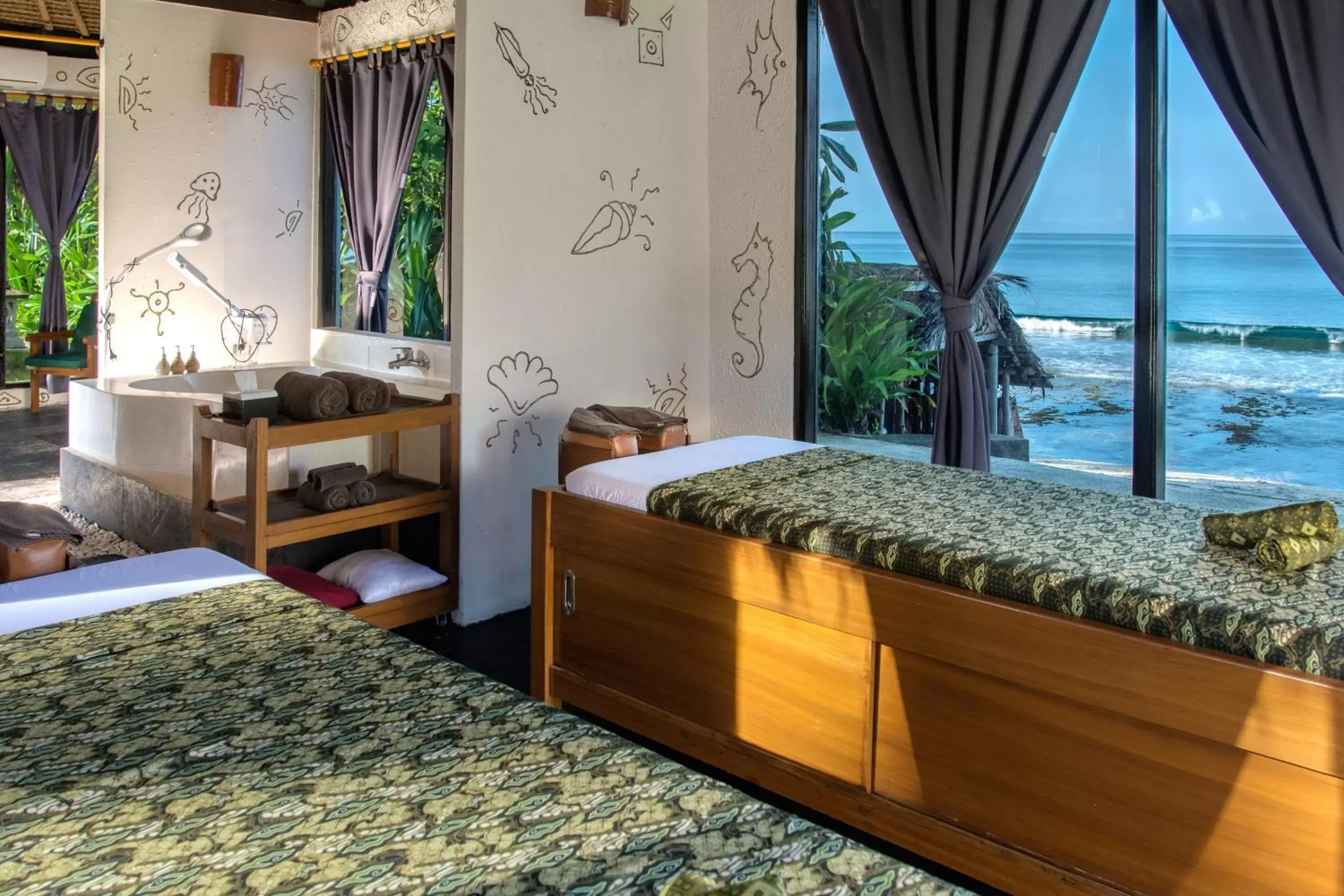 Massage, Bed in Holiday Resort Lombok