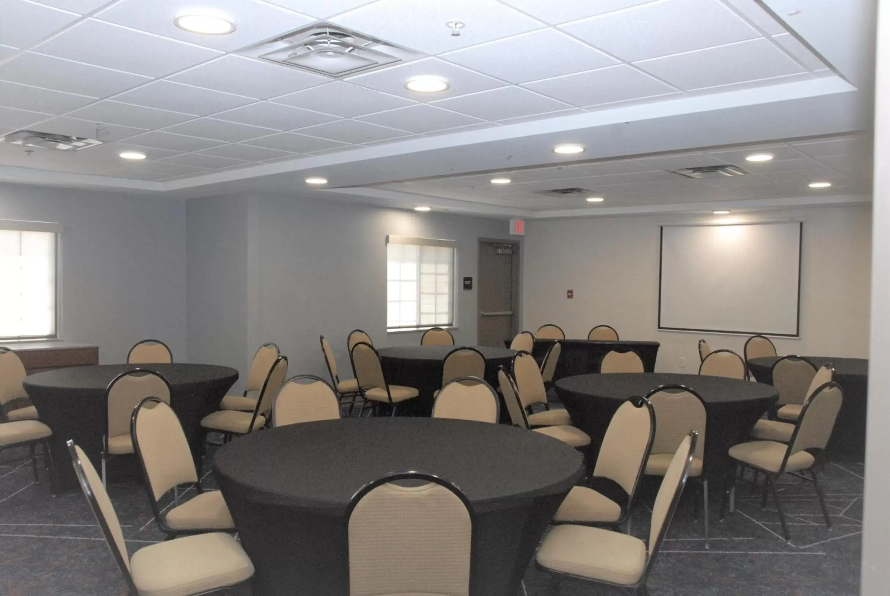Meeting/conference room in Candlewood Suites Tallahassee, an IHG Hotel