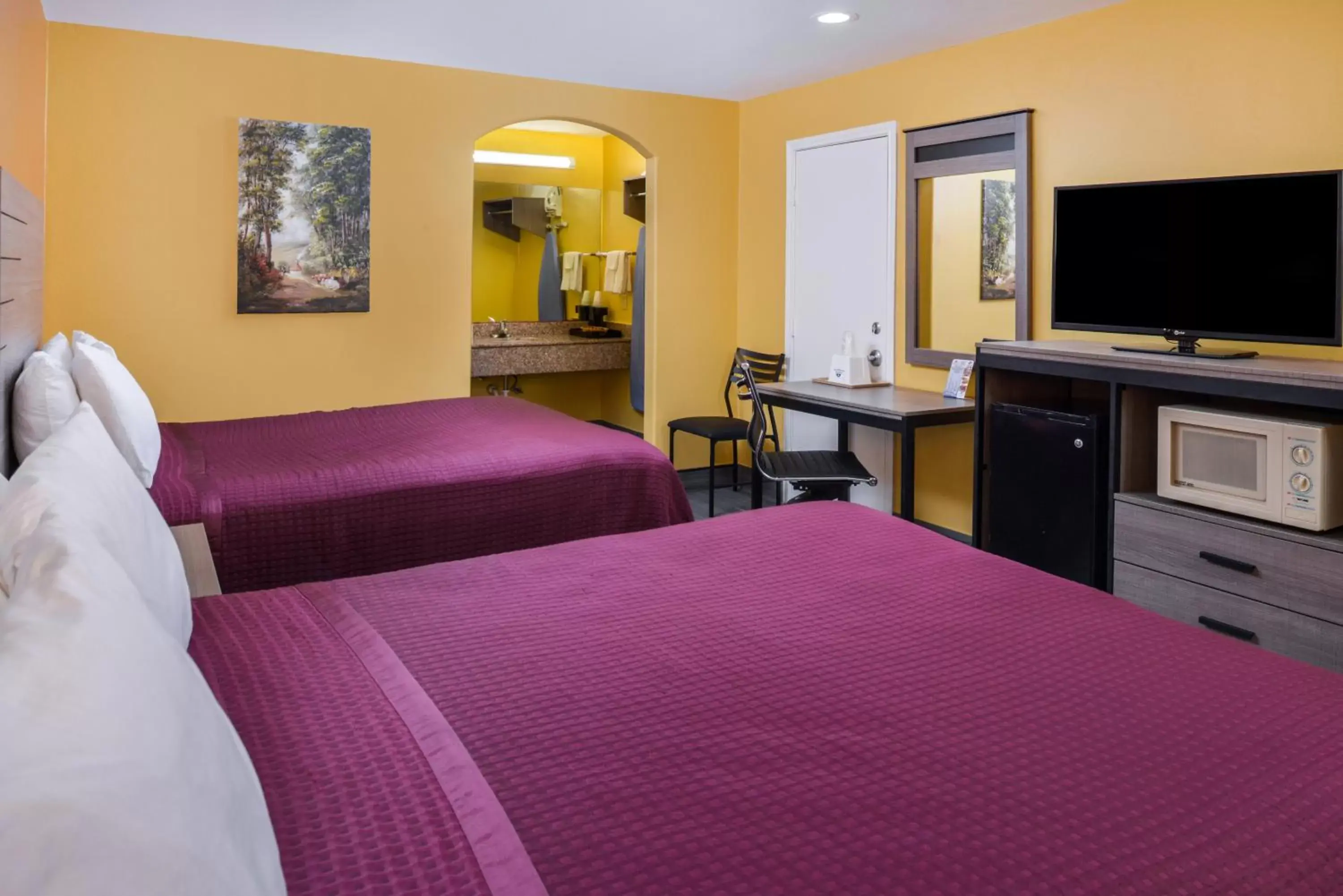 Bed in Americas Best Value Inn West Columbia