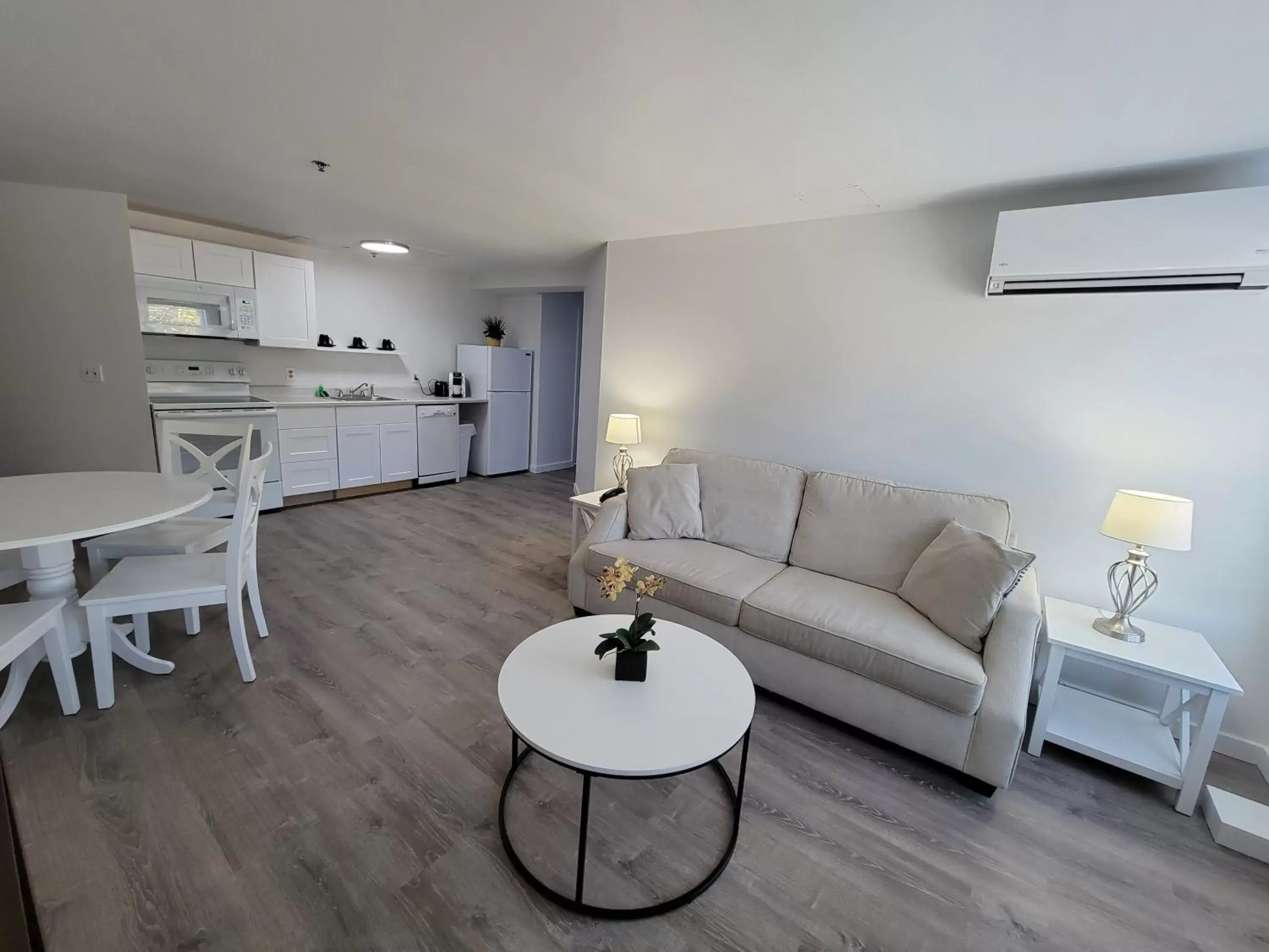 Living room, Seating Area in Grand Beach Inn