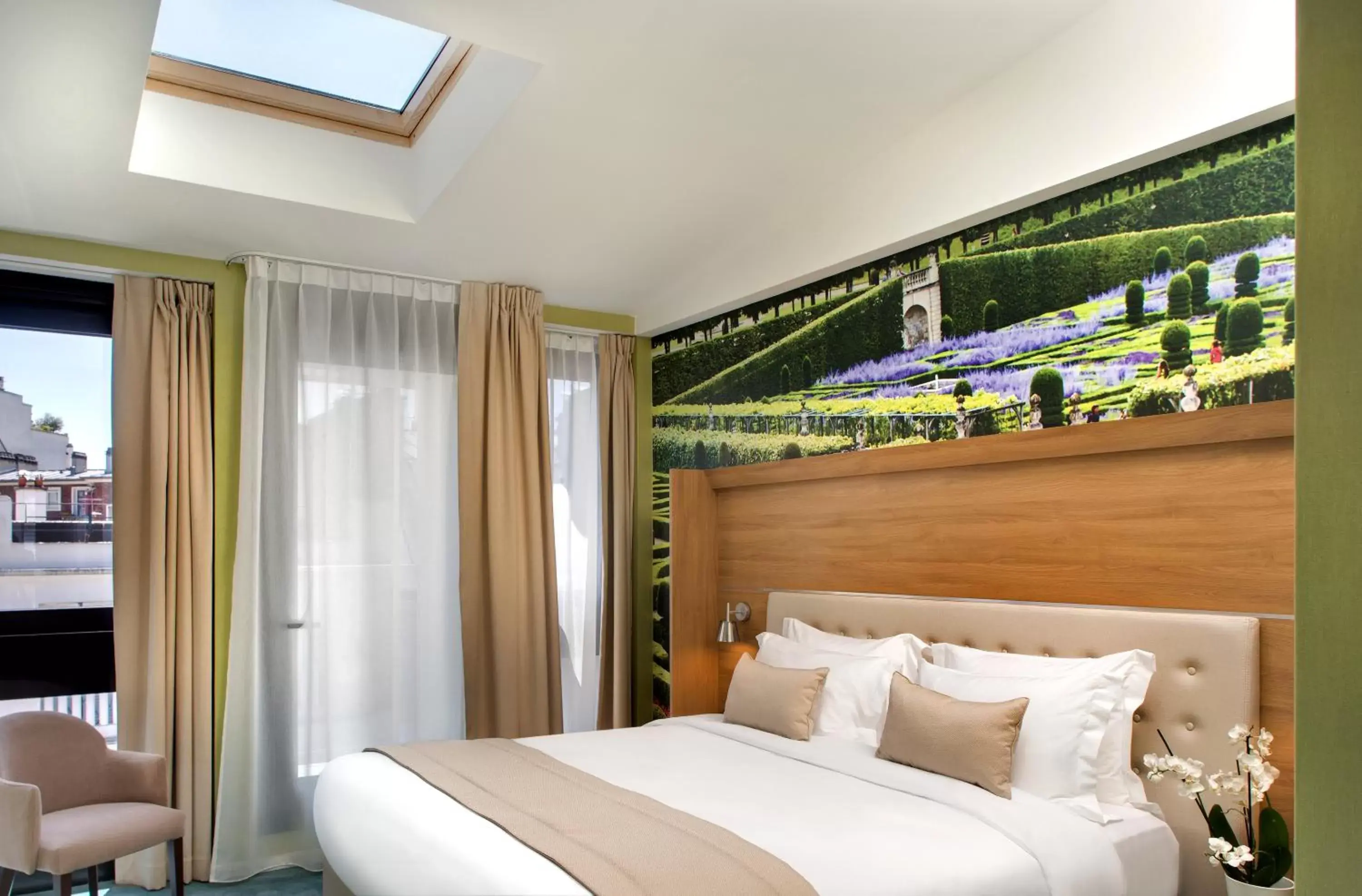 Eiffel Tower Suite in Jardins de Mademoiselle Hôtel & Spa Eiffel Tower Suite in Jardins de Mademoiselle Hôtel & Spa