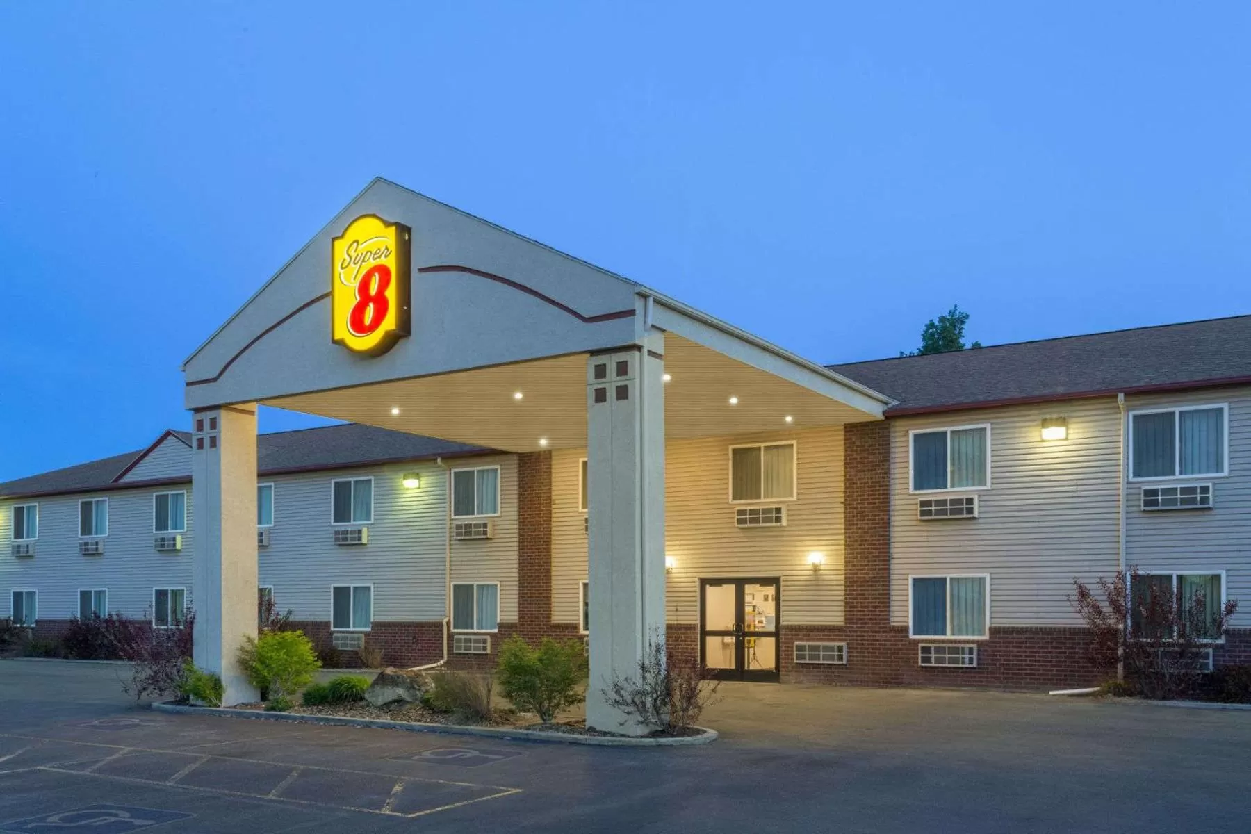 Facade/entrance in Super 8 by Wyndham Super 8 Blackfoot