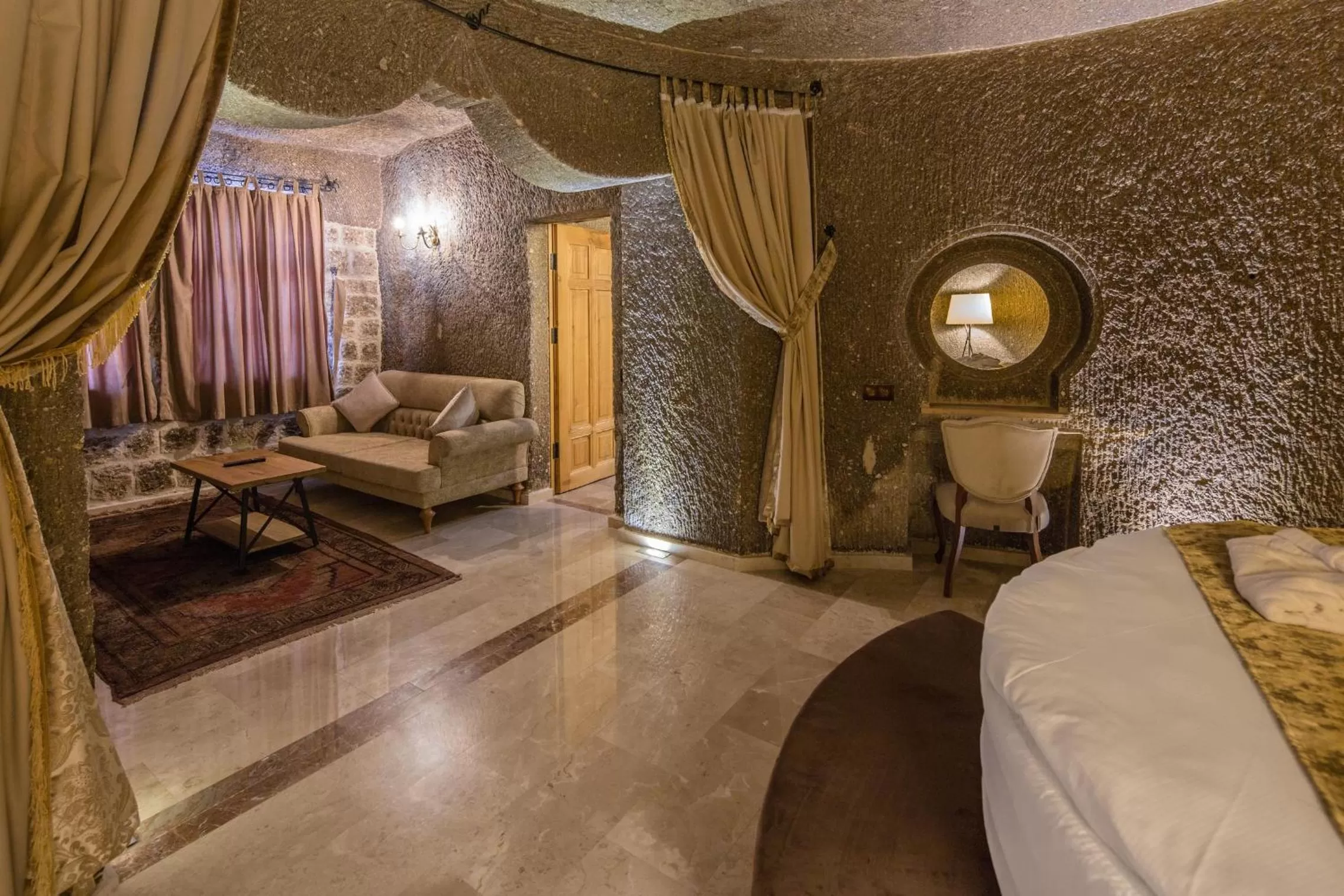 Living room, Bed in Lunar Cappadocia Hotel