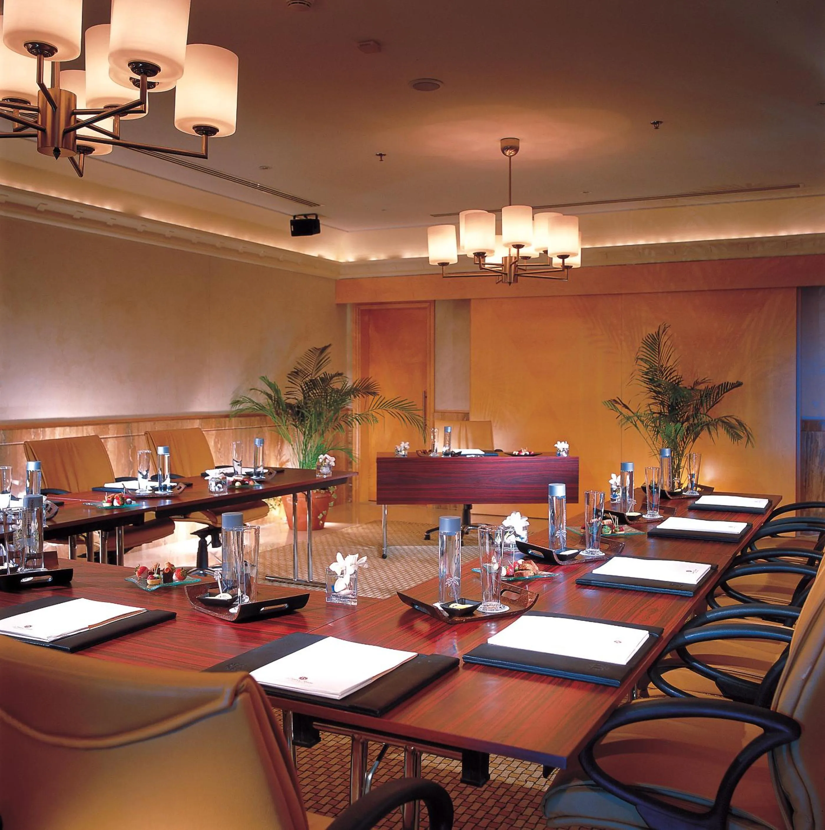 Business facilities in Danat Jebel Dhanna Resort