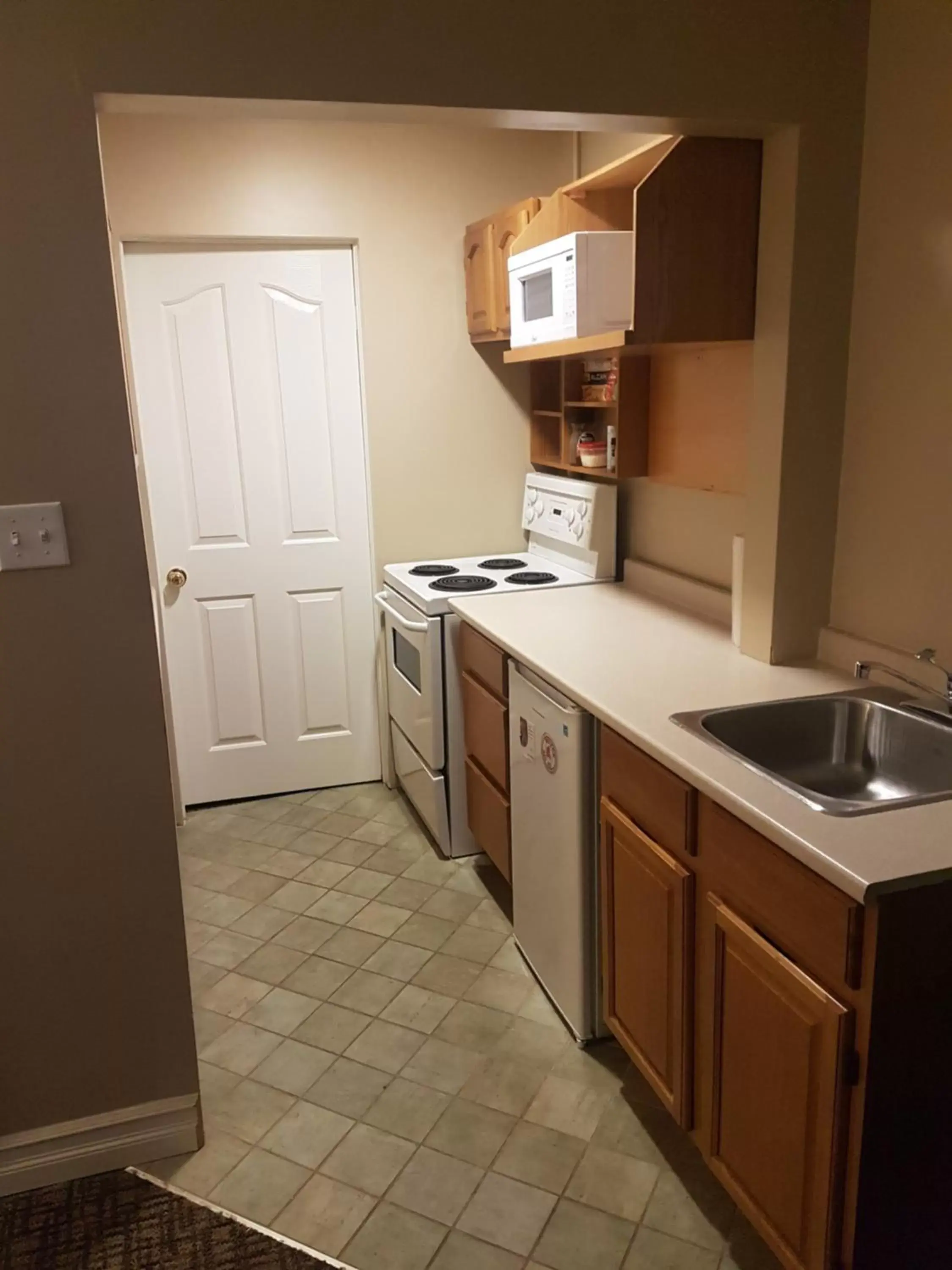 Kitchen or kitchenette, Kitchen/Kitchenette in Fundy Line Motel