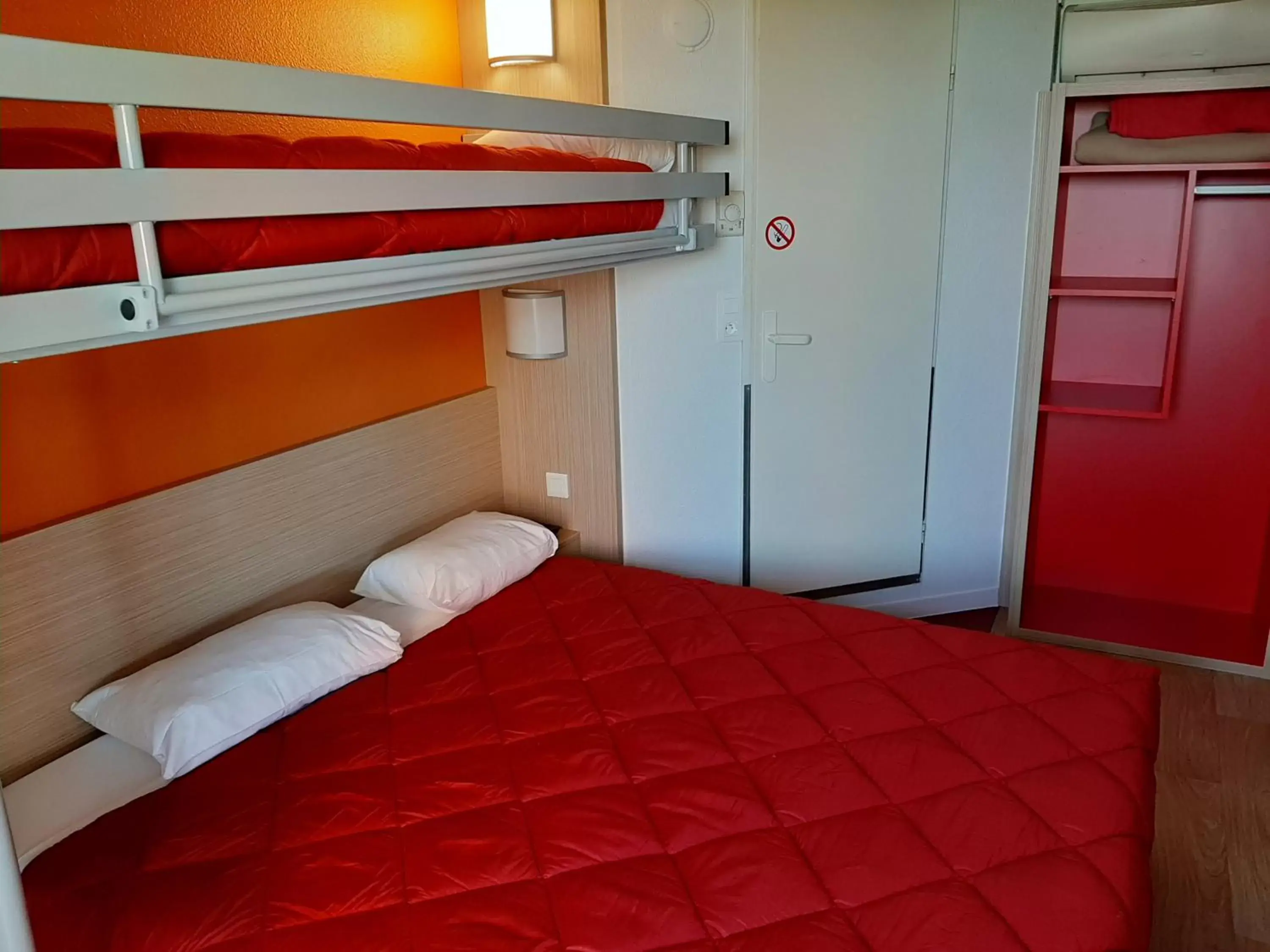 bunk bed, Bed in Premiere Classe Carcassonne