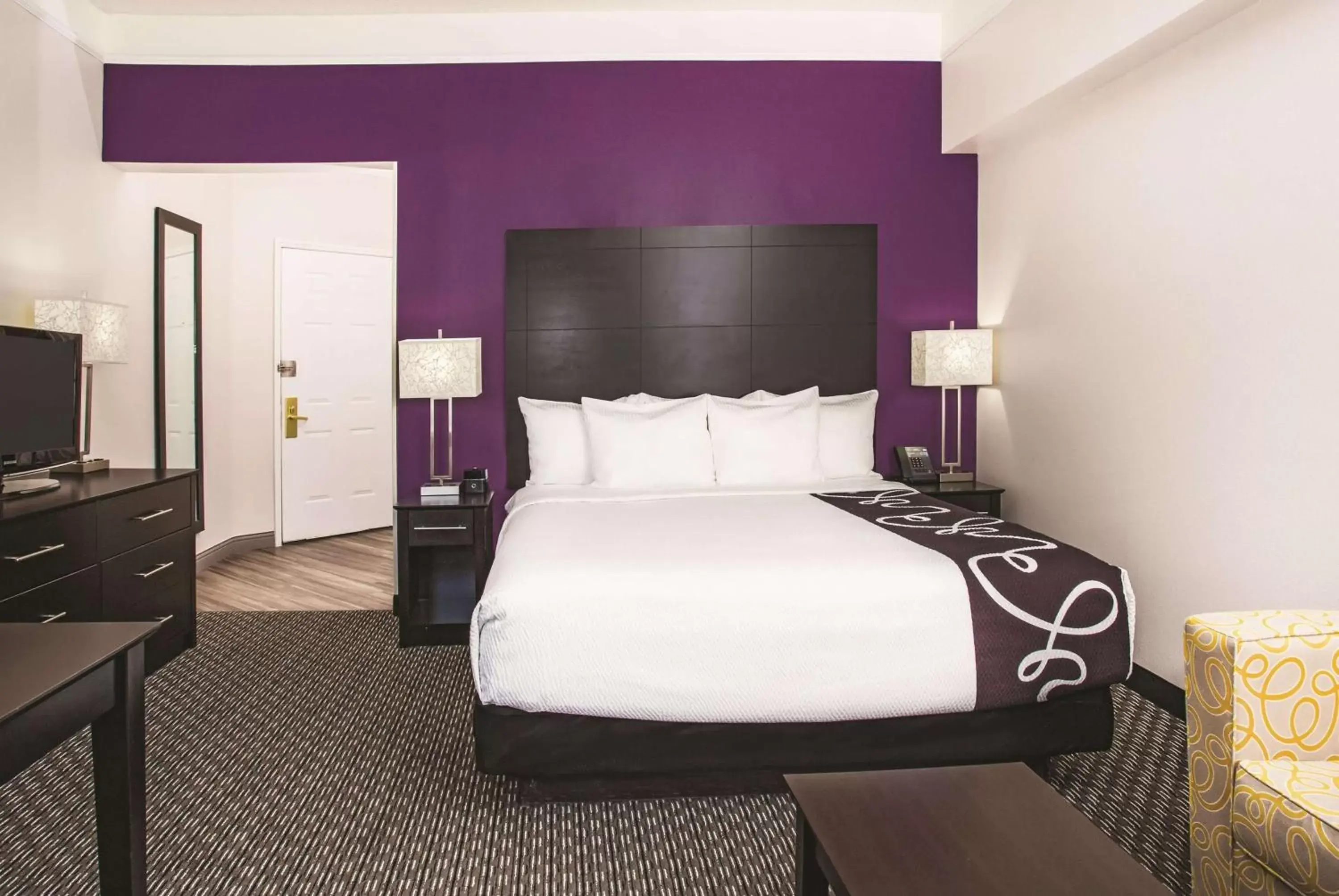 Photo of the whole room, Bed in La Quinta by Wyndham Las Vegas Summerlin Tech