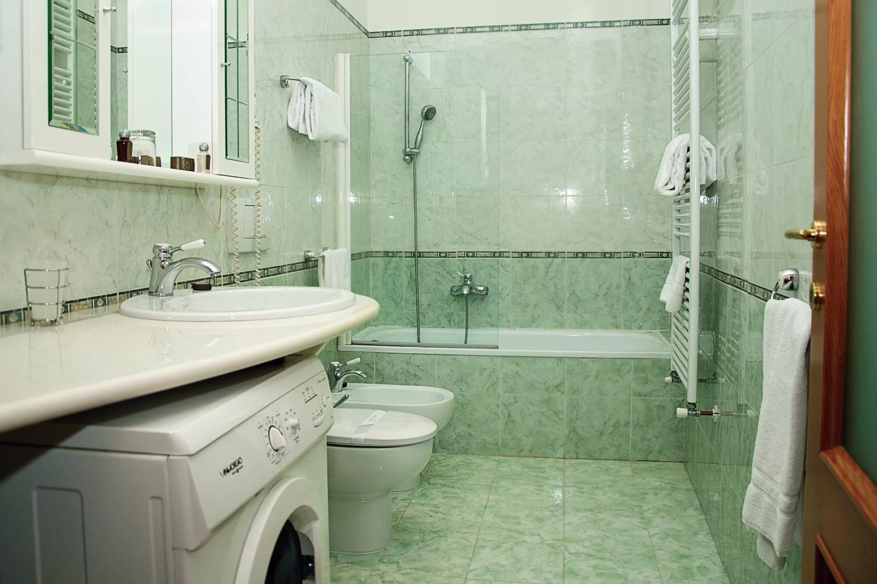 Shower in Residence Victoria