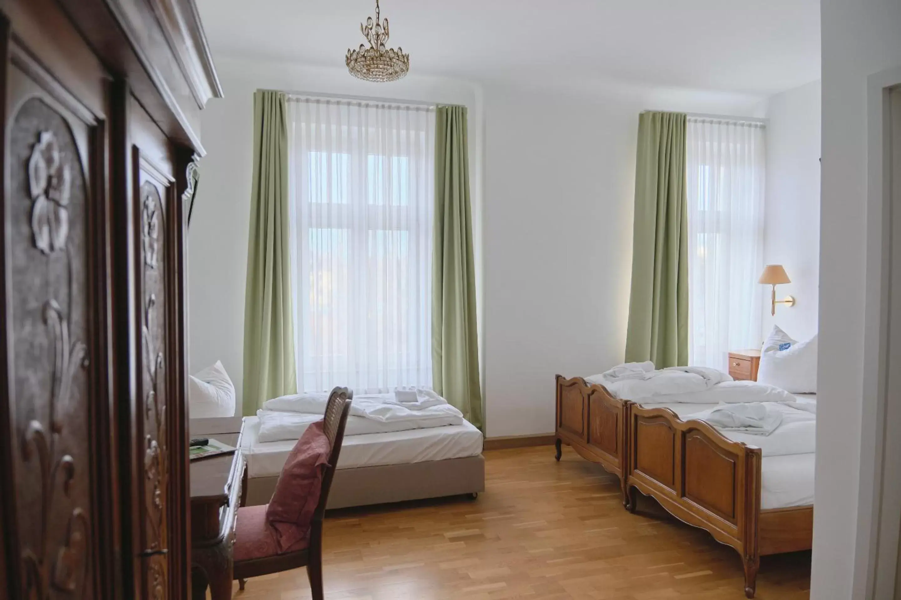 Photo of the whole room, Bed in Jahrhunderthotel Leipzig