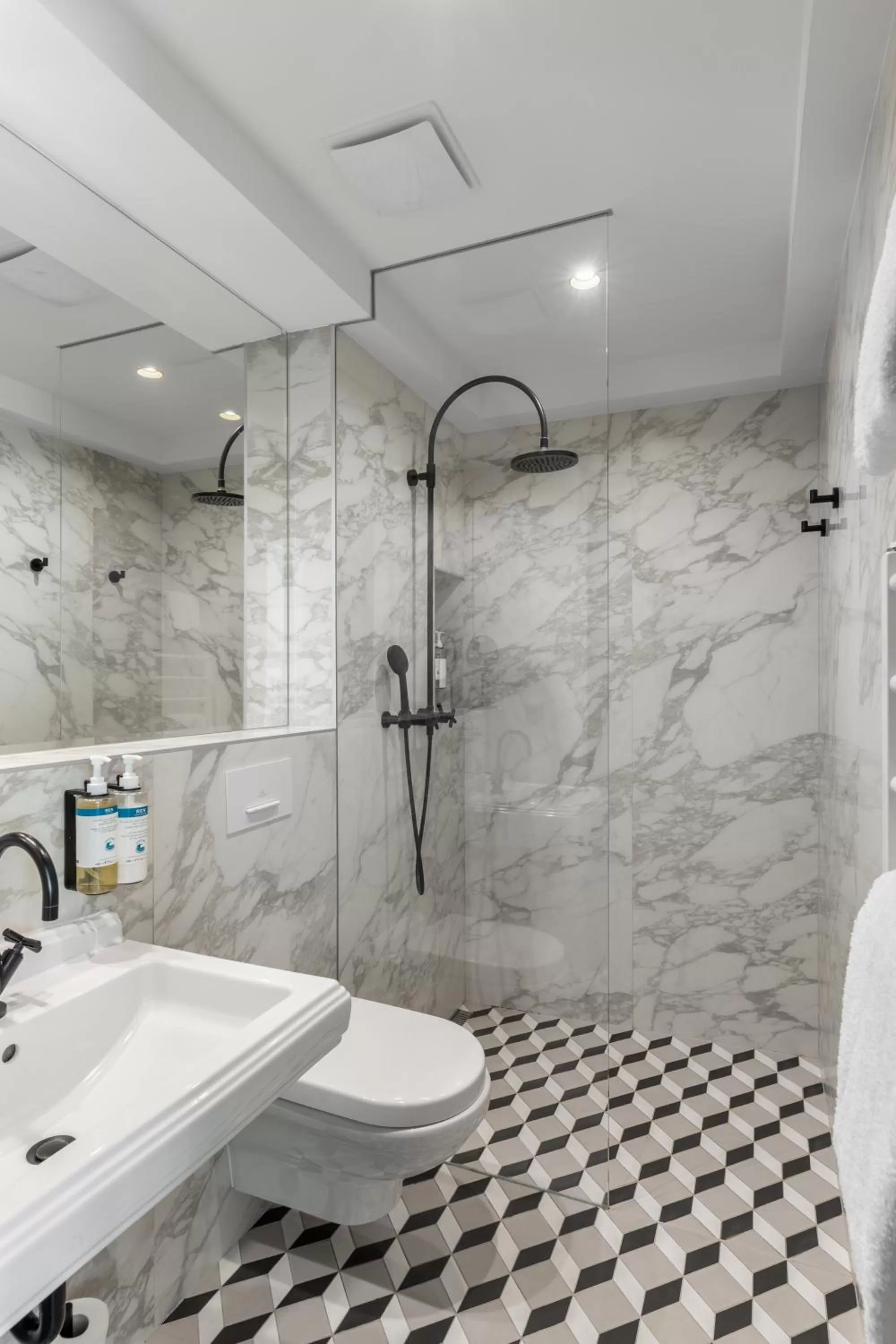 Toilet in numa I Republika Rooms & Apartments