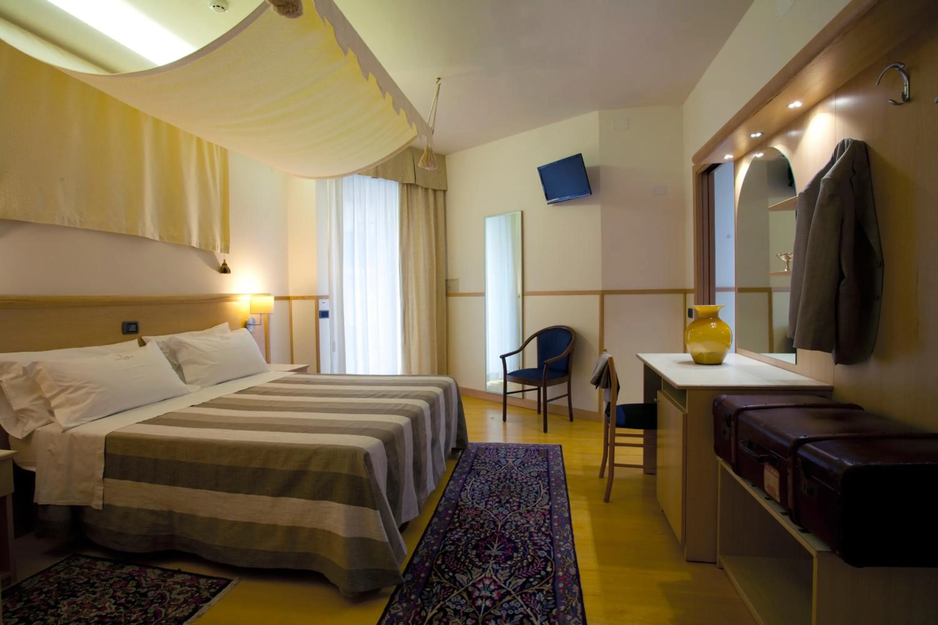 Photo of the whole room, Bed in Hotels Vidi Miramare & Delfino
