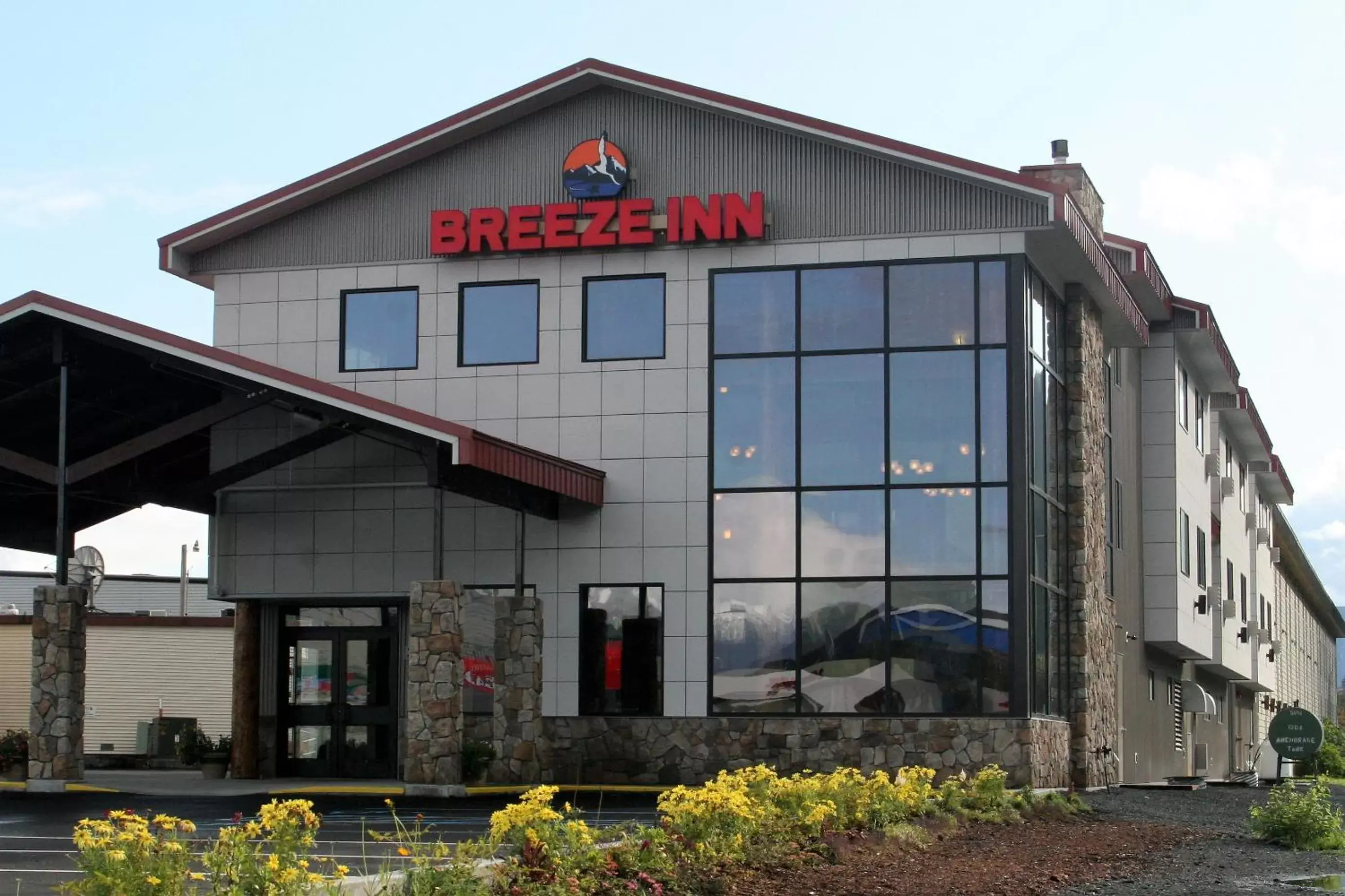 Property Building in Breeze Inn Motel