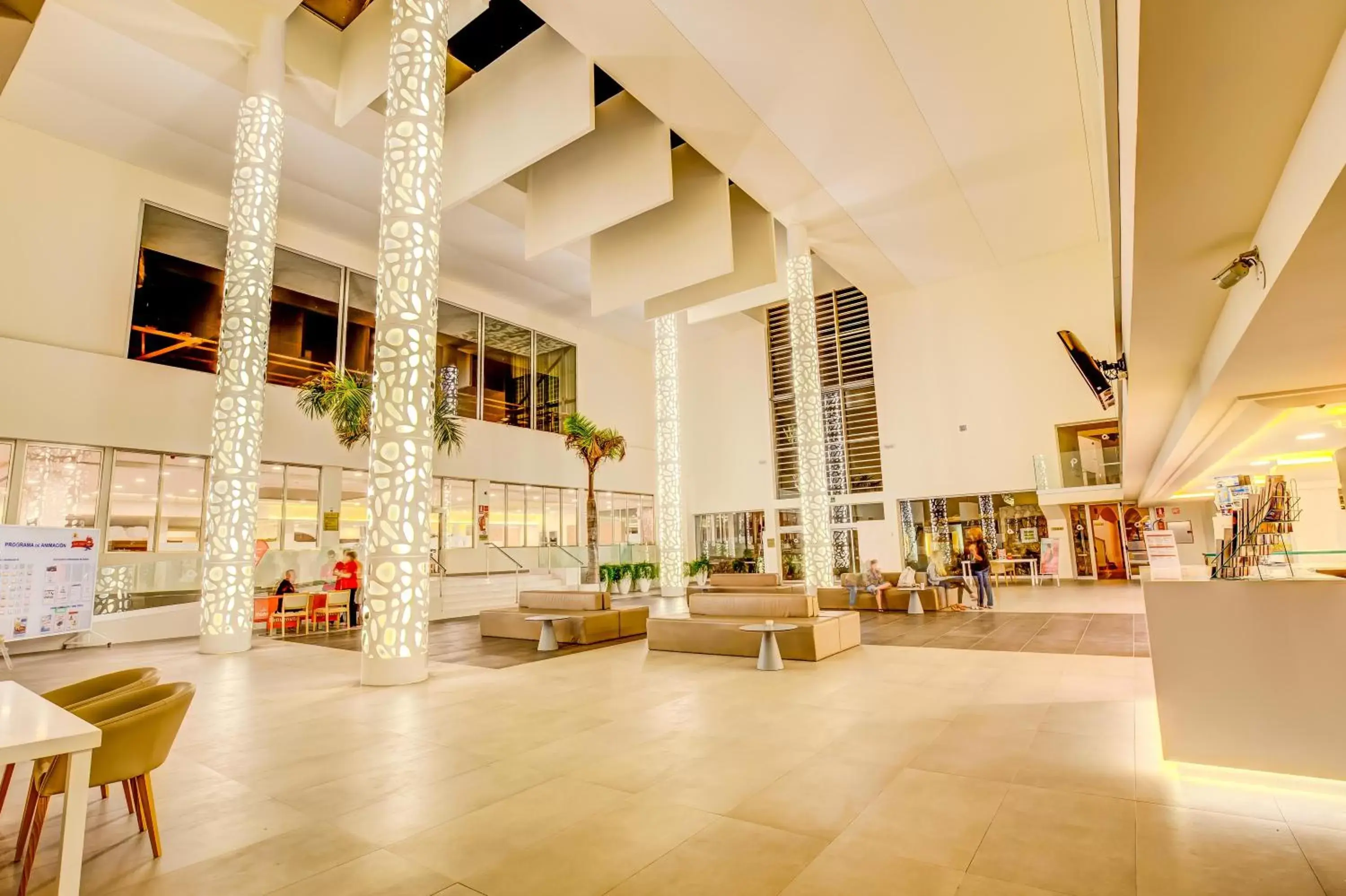 Lobby or reception, Lounge/Bar in SBH Monica Beach Resort