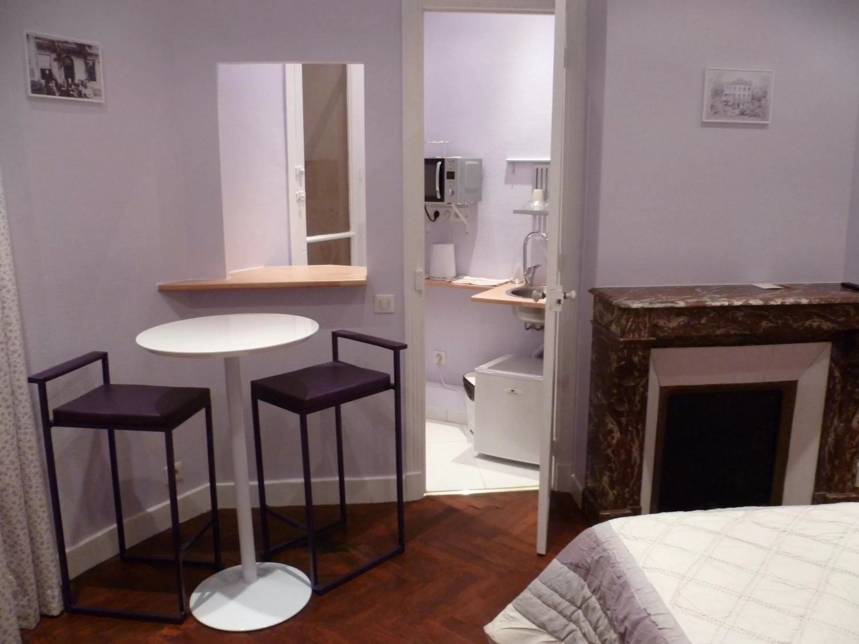 Photo of the whole room in Hotel Victor Hugo Nice